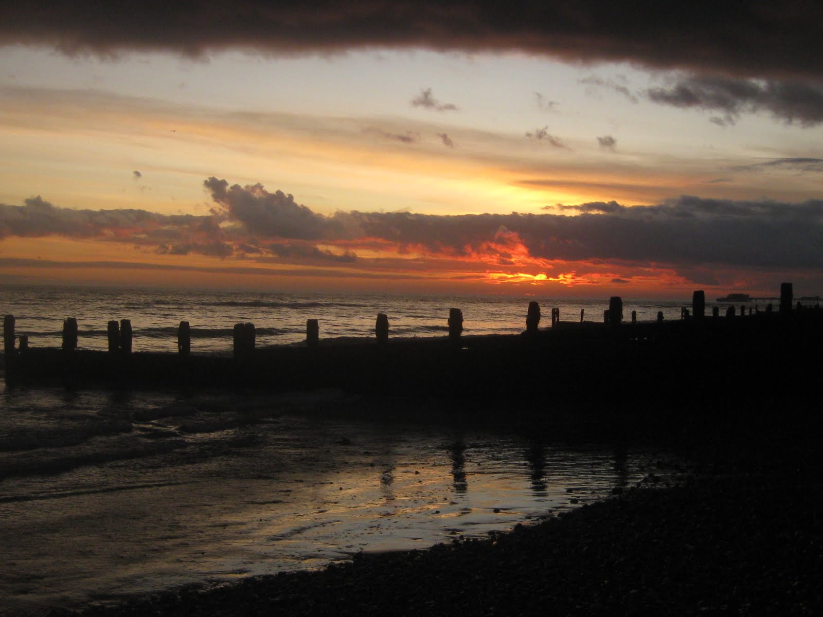 Canon PowerShot SD790 IS (Digital IXUS 90 IS / IXY Digital 95 IS) sample photo. Sunset on worthing  beach uk.  jan 2011 photography