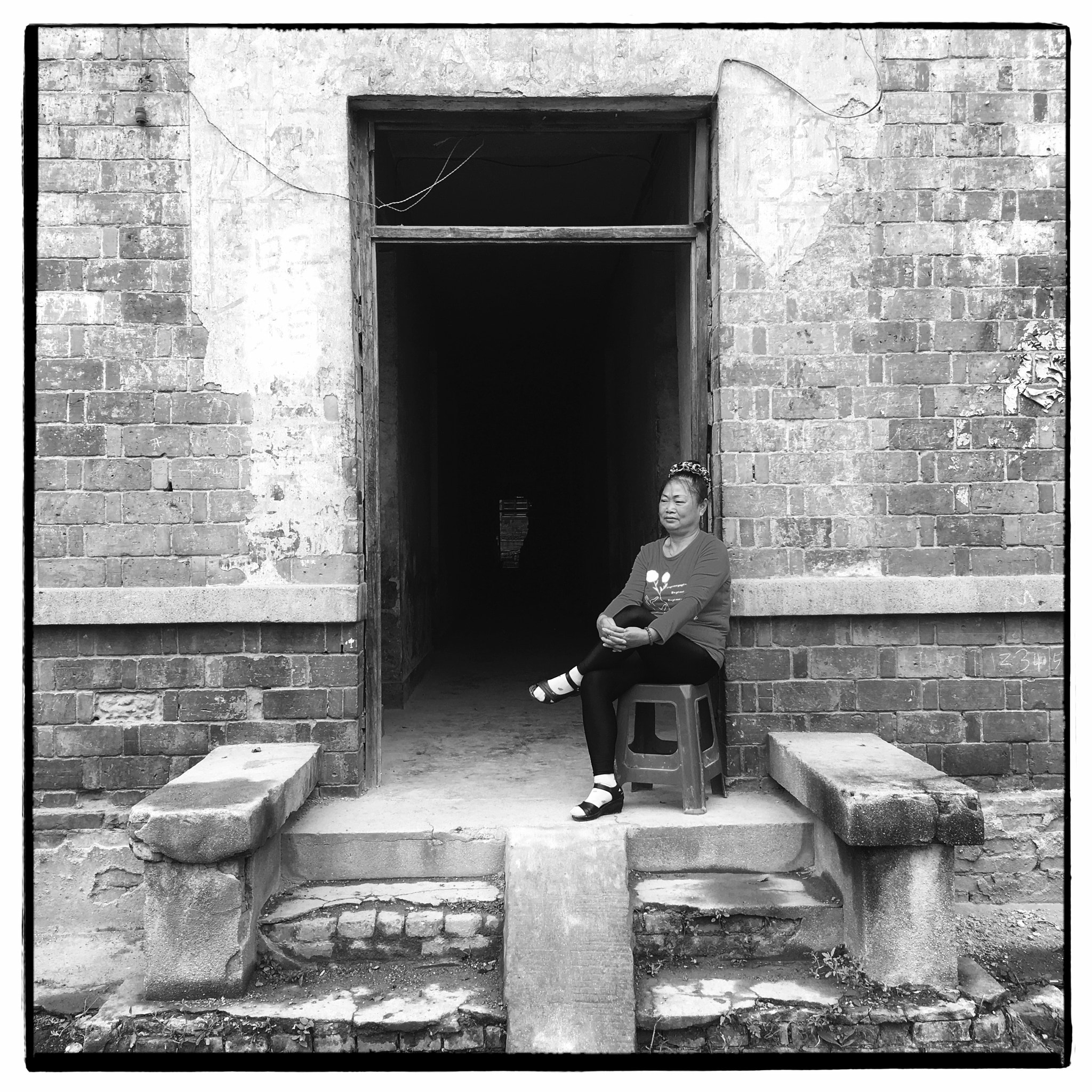 Jag.gr 6X6 for iPhone sample photo. Waiting photography