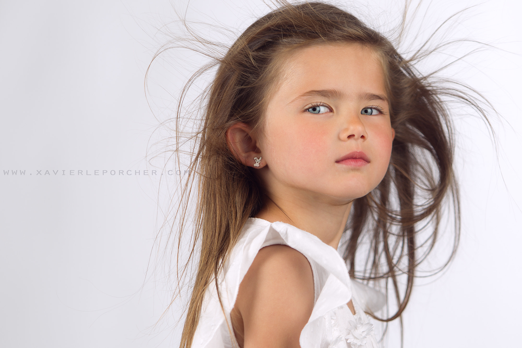 Canon EOS-1D Mark IV + Canon EF 70-200mm F2.8L USM sample photo. Beautiful little girl. photography