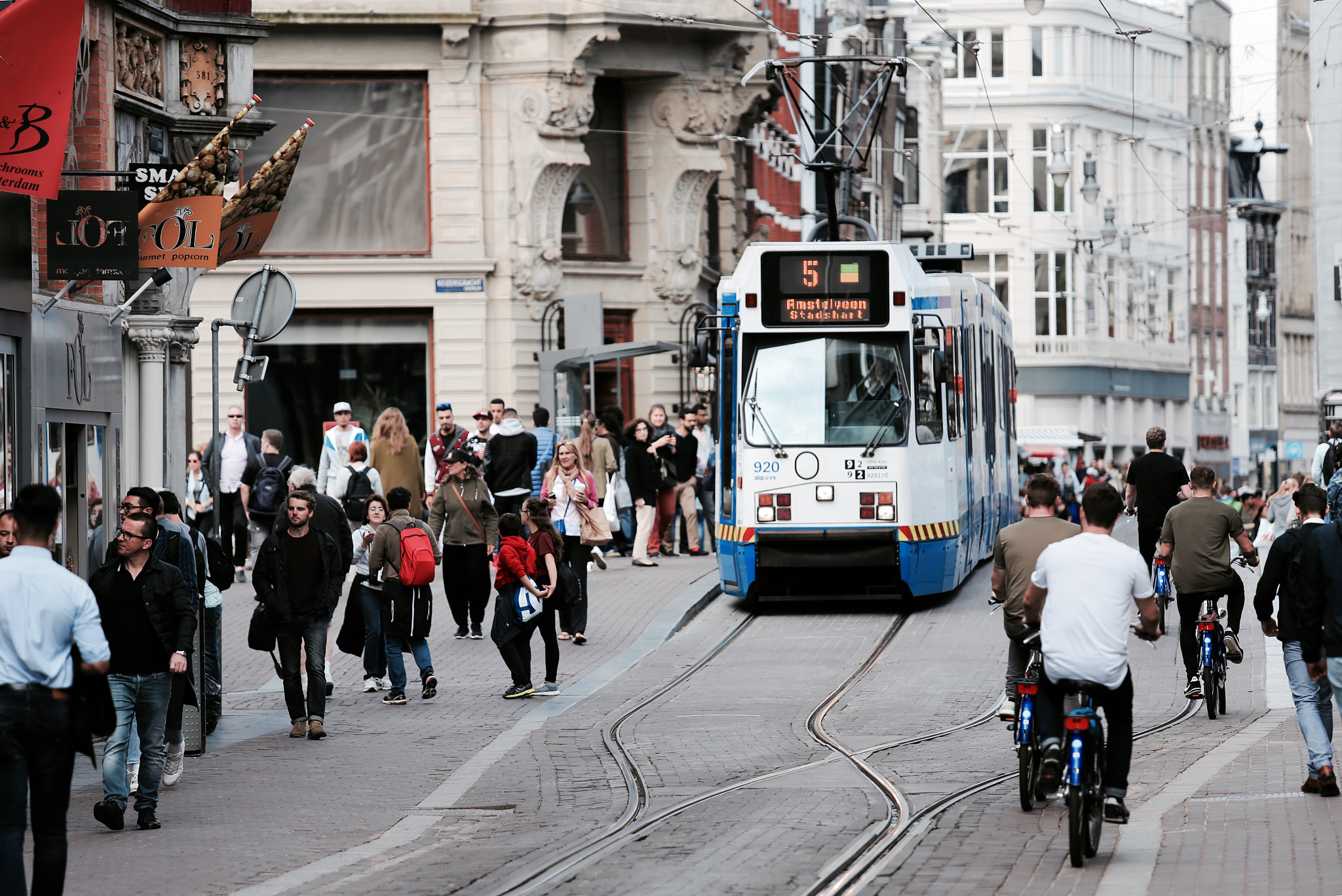 Canon EF 70-200mm F4L IS USM sample photo. Amsterdam tram photography