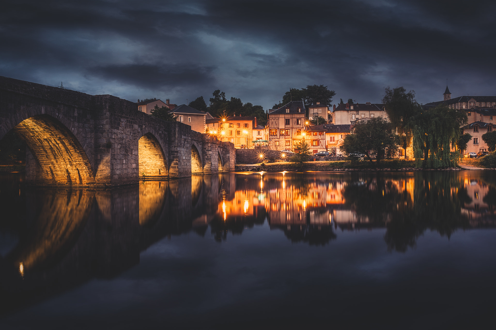 Canon EF 28mm F2.8 IS USM sample photo. Night in limoges photography