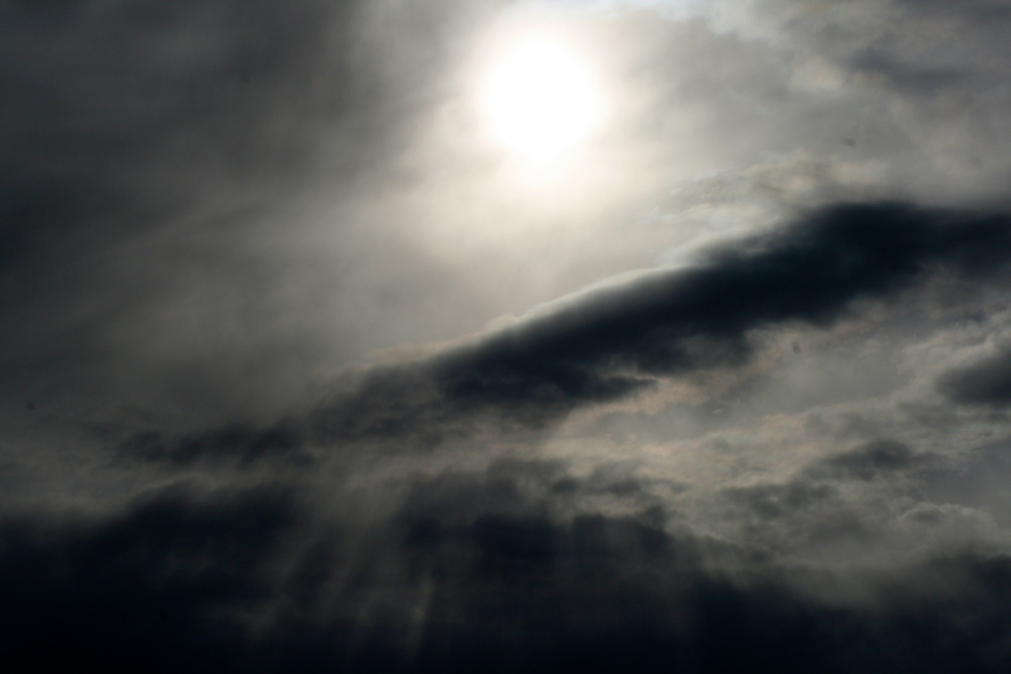 Canon EOS 400D (EOS Digital Rebel XTi / EOS Kiss Digital X) sample photo. Sunbeams through clouds photography