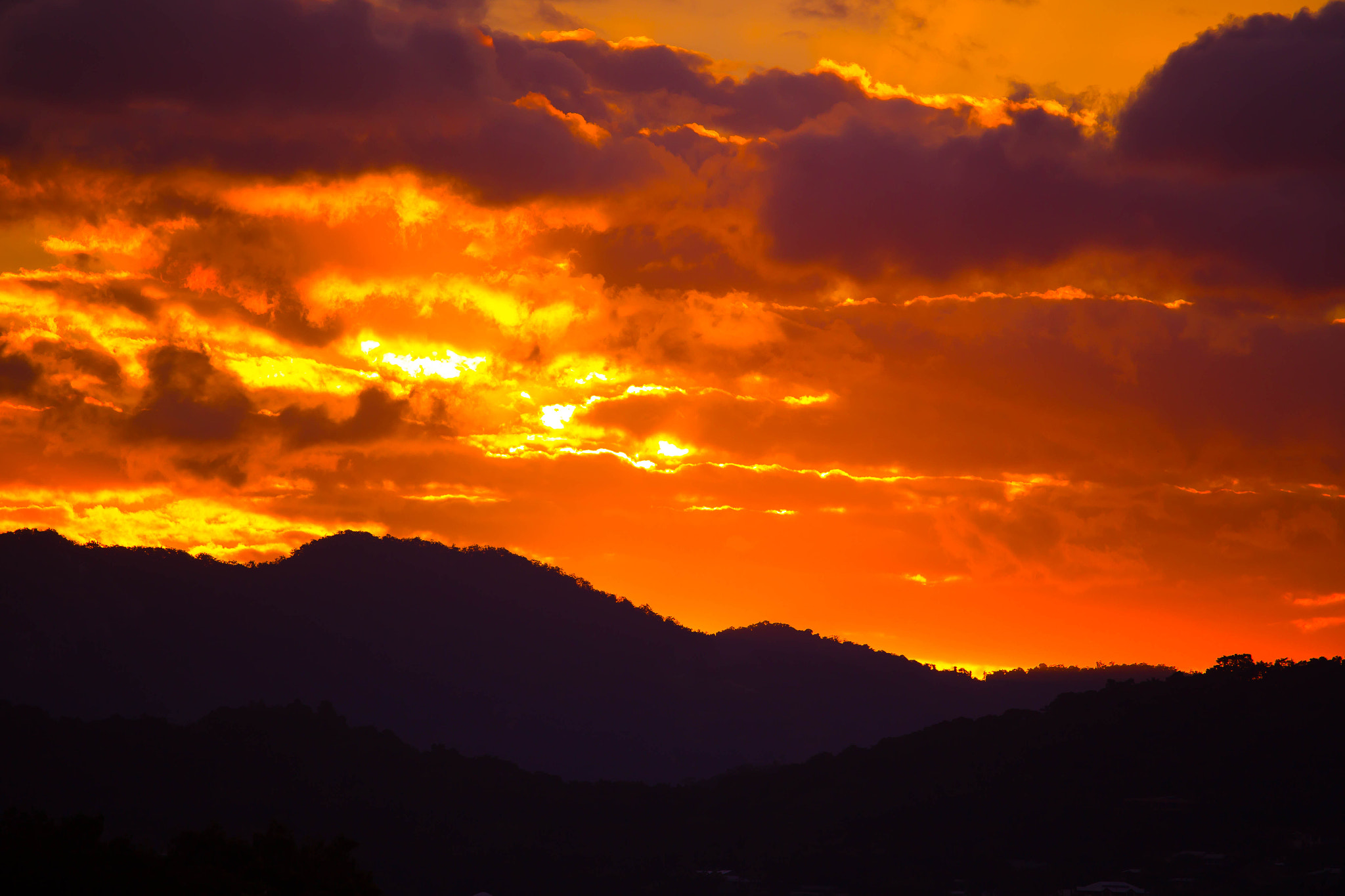 Canon EF 100-400mm F4.5-5.6L IS USM sample photo. Sunset over mountain ranges photography