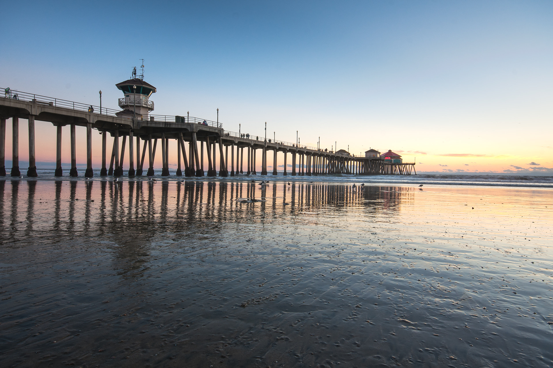 Minolta AF 28-80mm F3.5-5.6 II sample photo. Huntington beach pier low tide photography