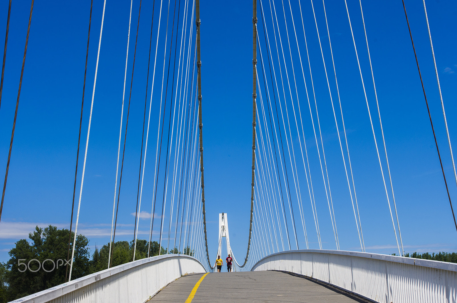 Pentax smc DA 18-55mm F3.5-5.6 AL WR sample photo. Walk across the pedestrian bridge photography