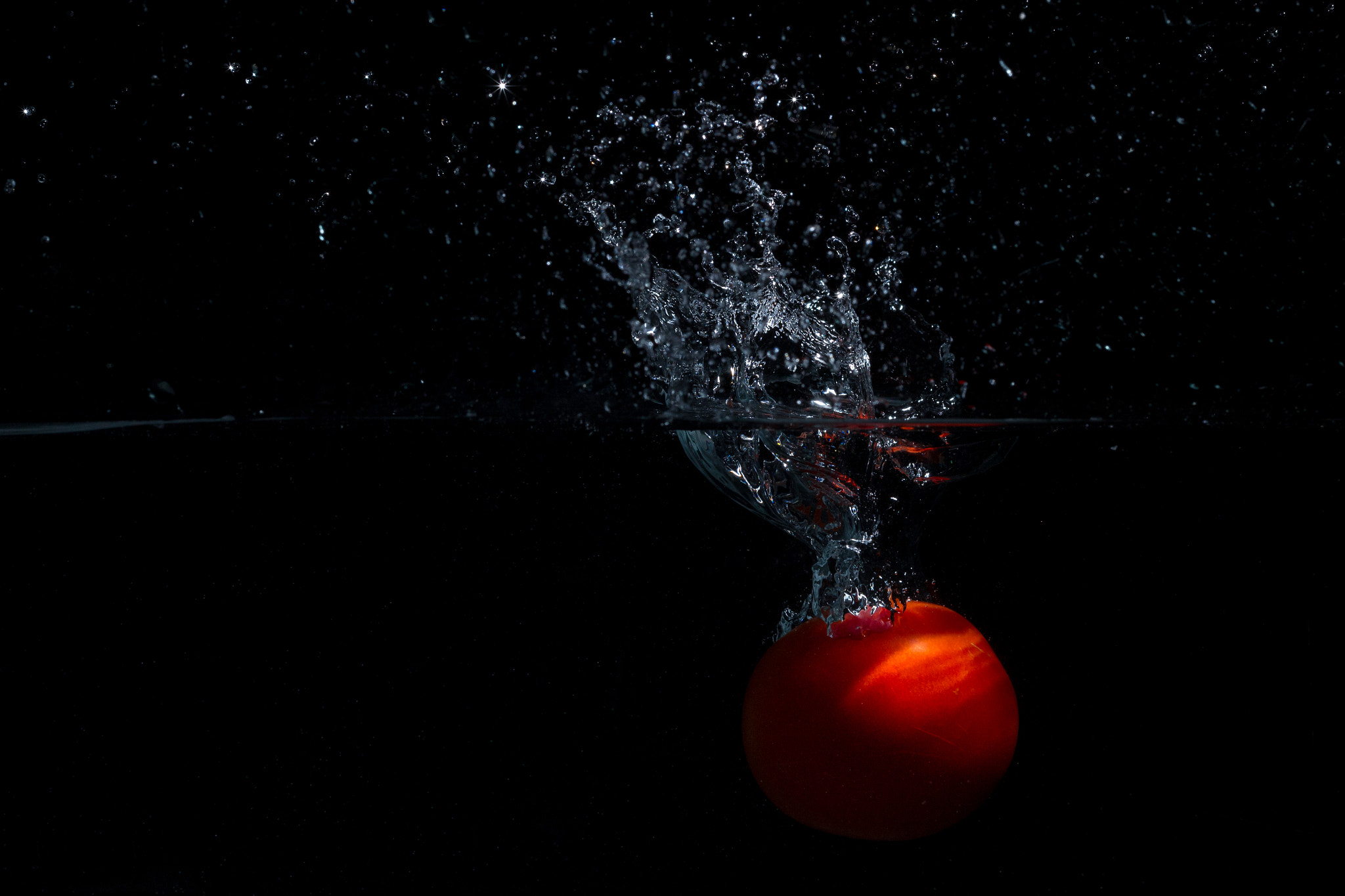 Canon EOS 700D (EOS Rebel T5i / EOS Kiss X7i) sample photo. Liquid tomato ii. photography