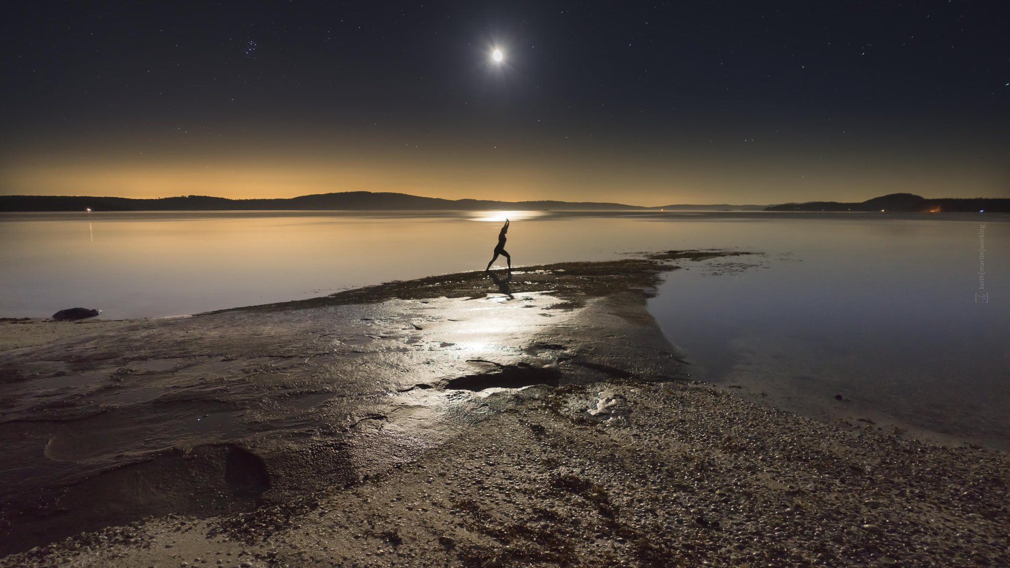 FE 21mm F2.8 sample photo. Midnight moonrise photography