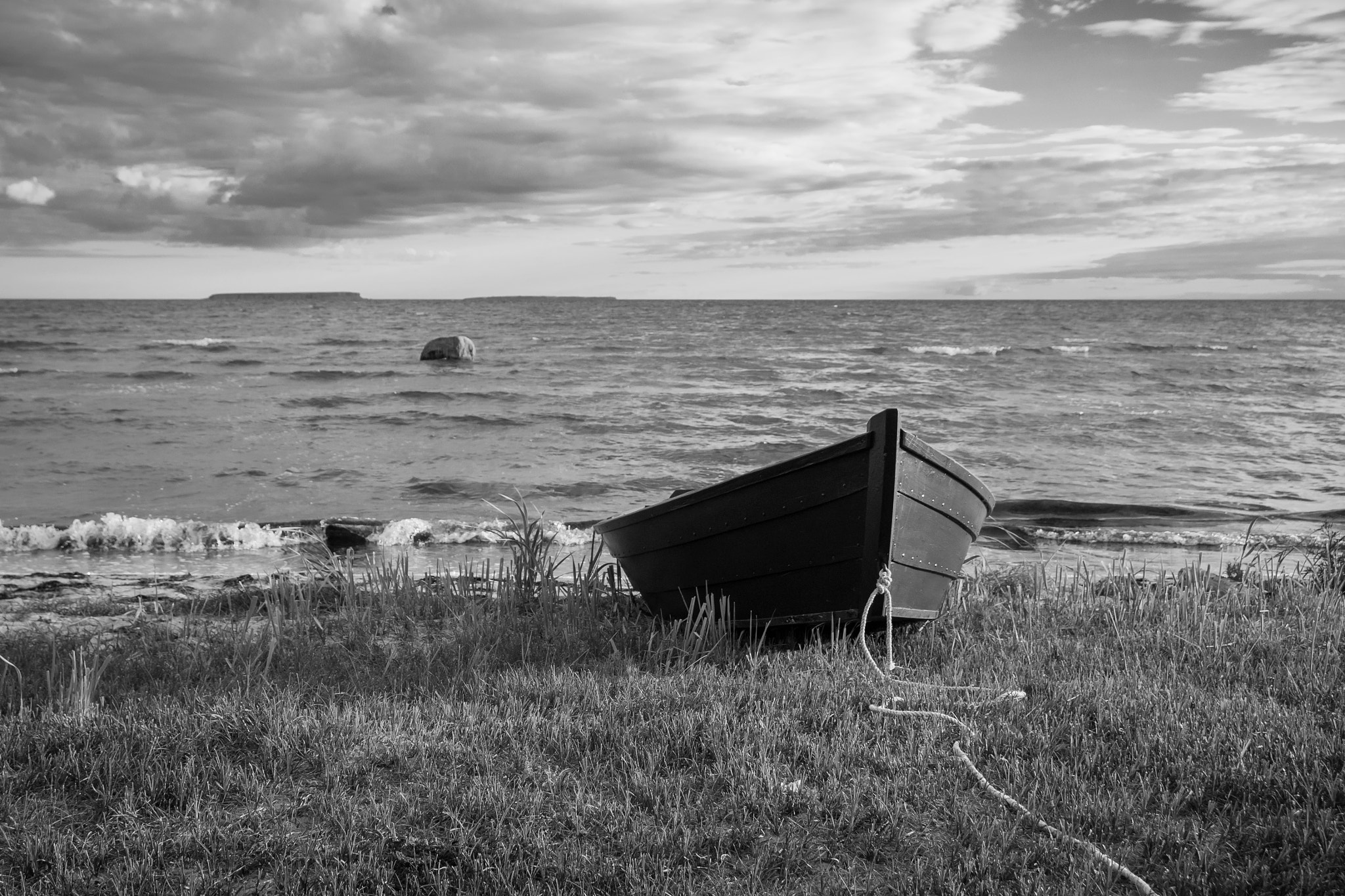Canon EOS M3 + Canon EF-S 17-55mm F2.8 IS USM sample photo. Gotland - klintehamn - rowing boat photography