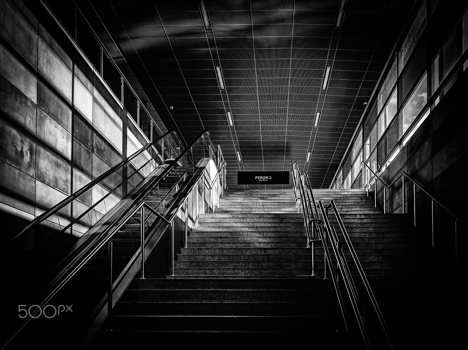Sony Alpha DSLR-A550 + Sony DT 18-55mm F3.5-5.6 SAM sample photo. Station photography