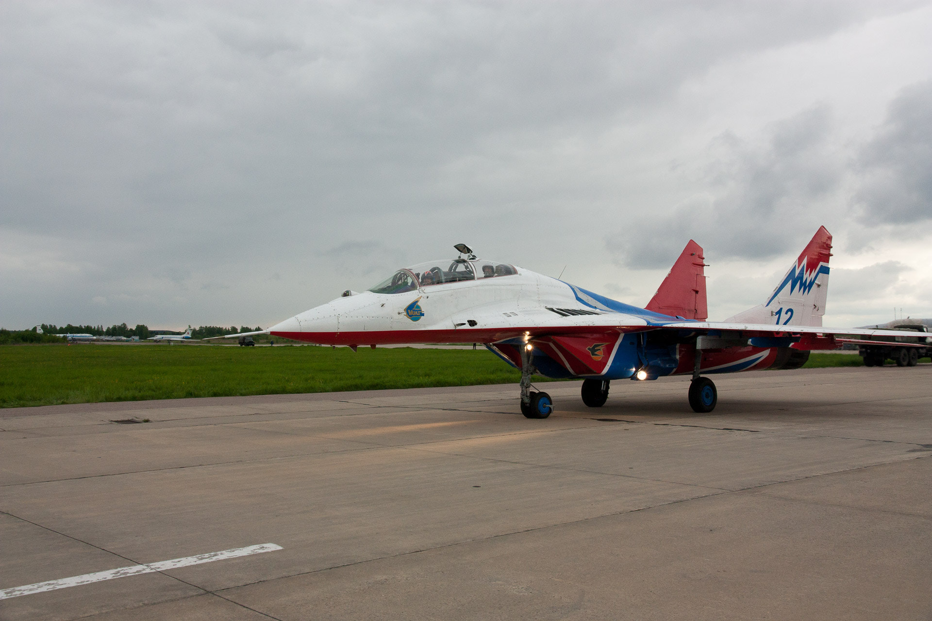 Canon EOS 450D (EOS Rebel XSi / EOS Kiss X2) sample photo. Mig-29 from aerobatic team russian vks "swifts" photography