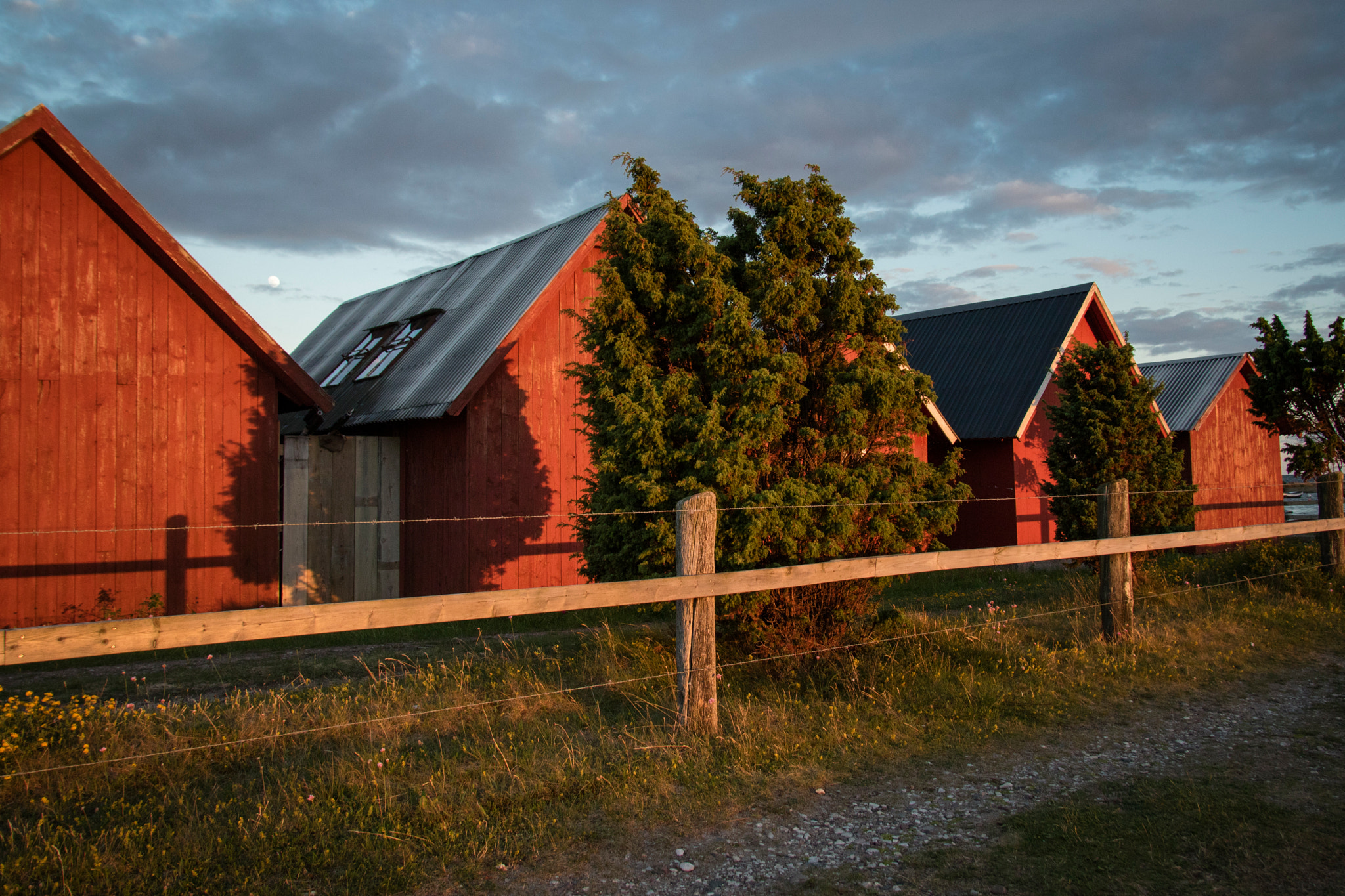 Canon EOS M3 sample photo. Gotland - klintehamn - fishing cottages photography
