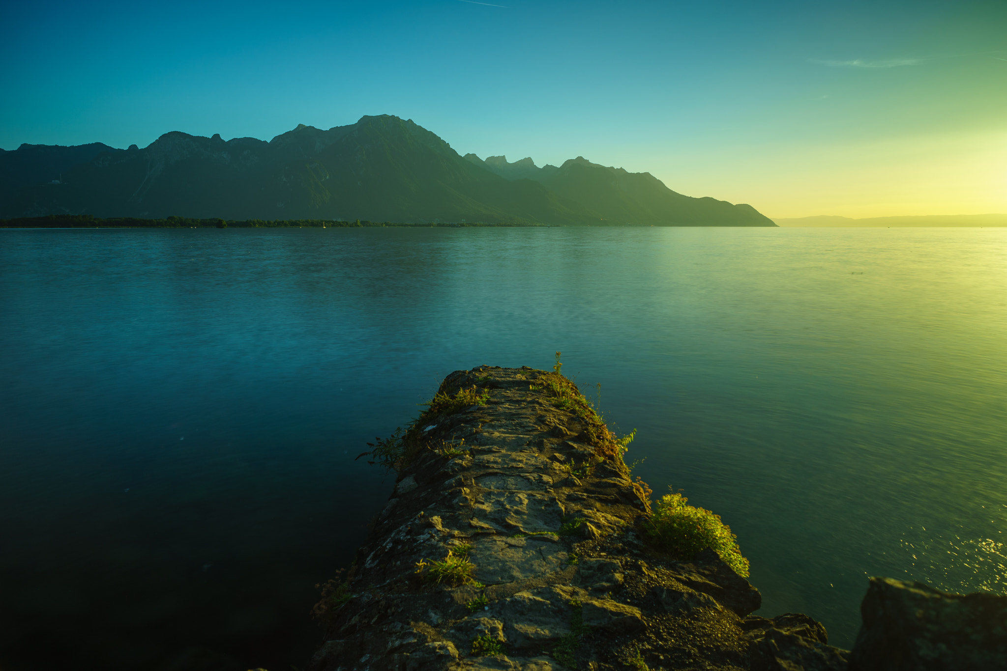 Sony a7 + E 21mm F2.8 sample photo. Sunset on the lake photography