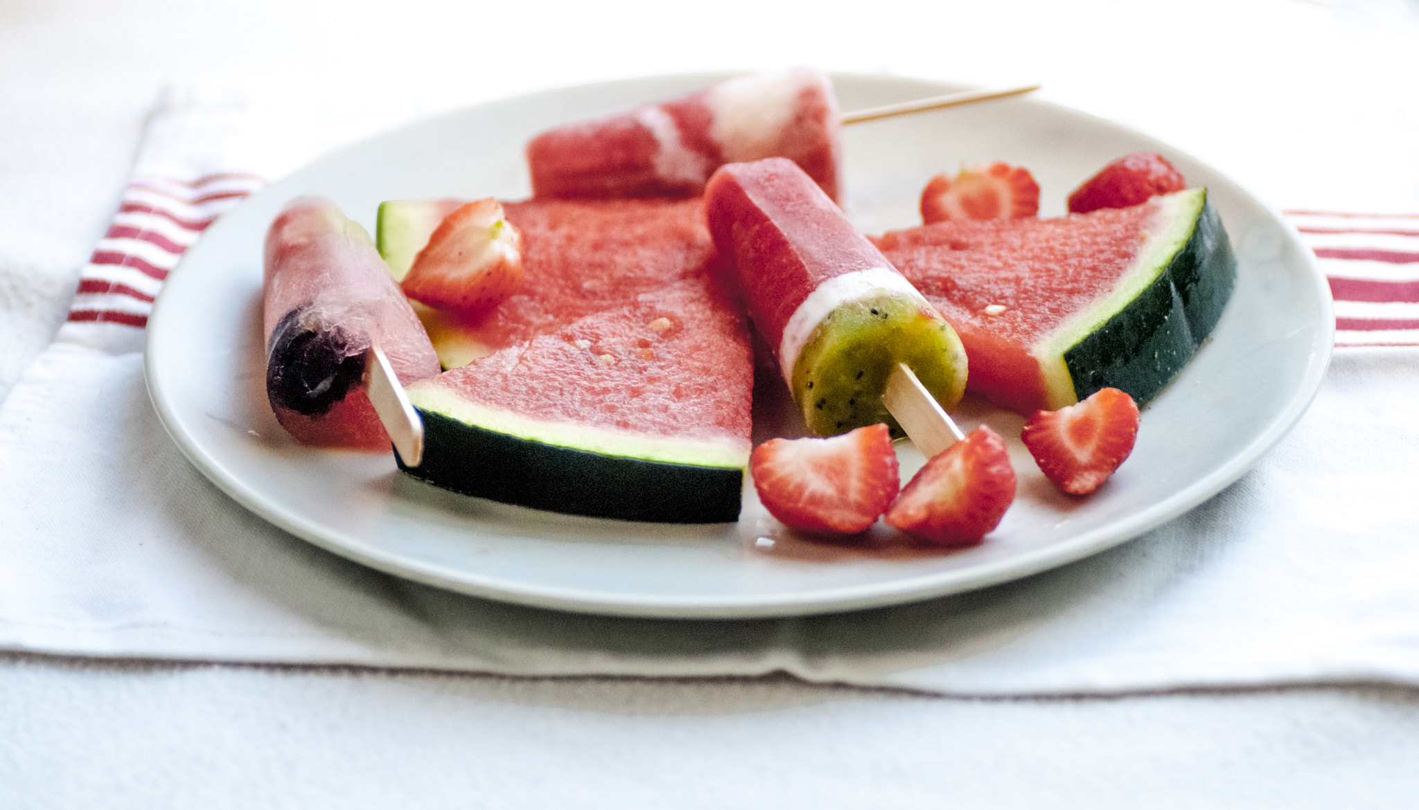 Nikon D200 sample photo. Watermelon and strawberries photography