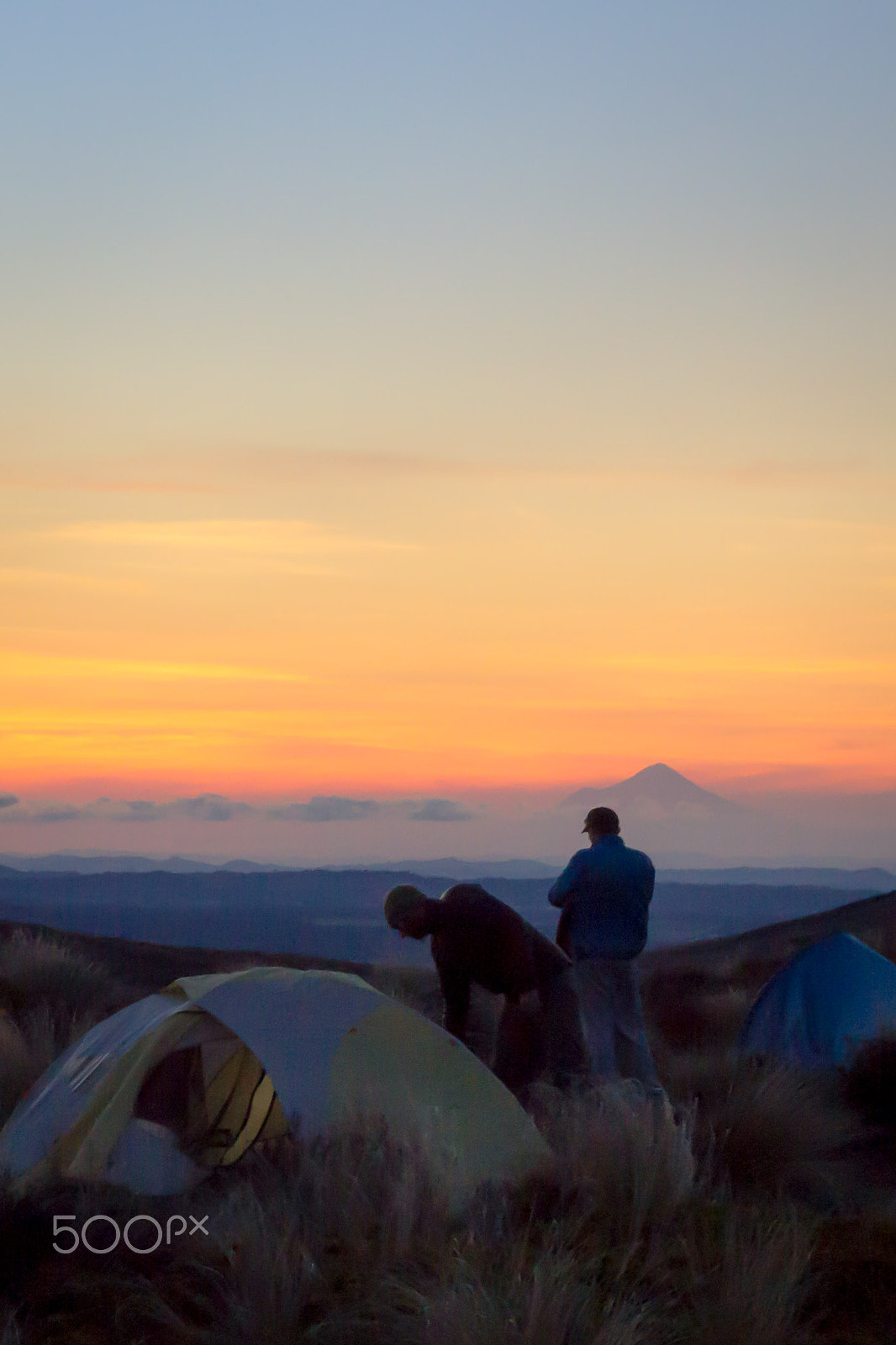 Canon EOS 550D (EOS Rebel T2i / EOS Kiss X4) + Canon EF 50mm F1.8 II sample photo. Looking out to mt egmont nz photography