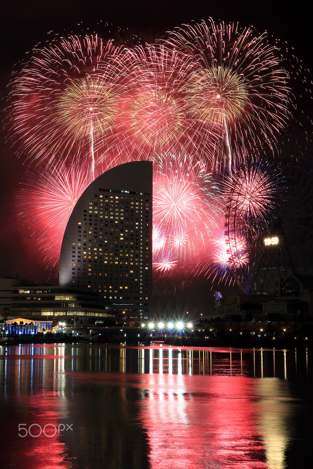 Canon EOS 700D (EOS Rebel T5i / EOS Kiss X7i) sample photo. Fireworks in yokohama photography