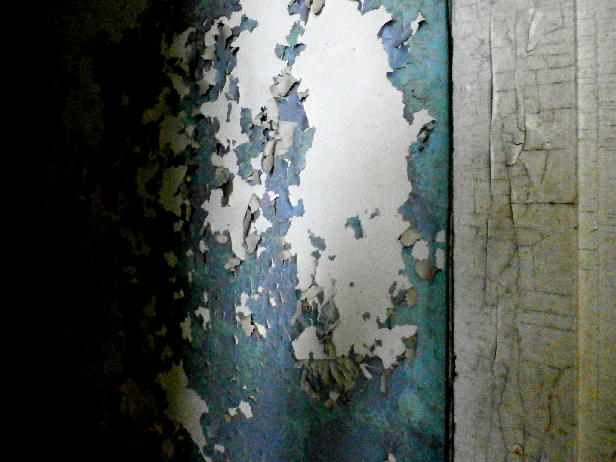 Olympus SZ-15,DZ-100 sample photo. Blue peeling paint photography