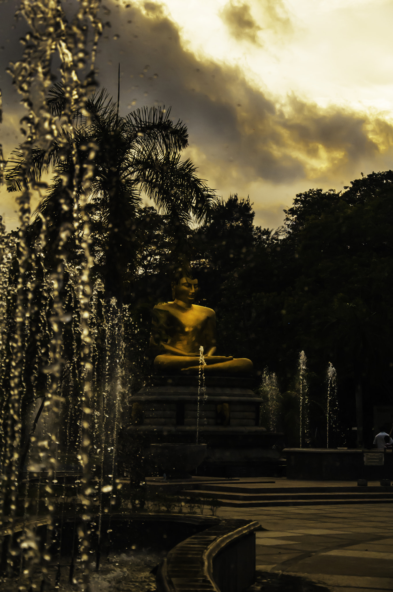 Nikon D50 sample photo. Golden buddha at sunset photography