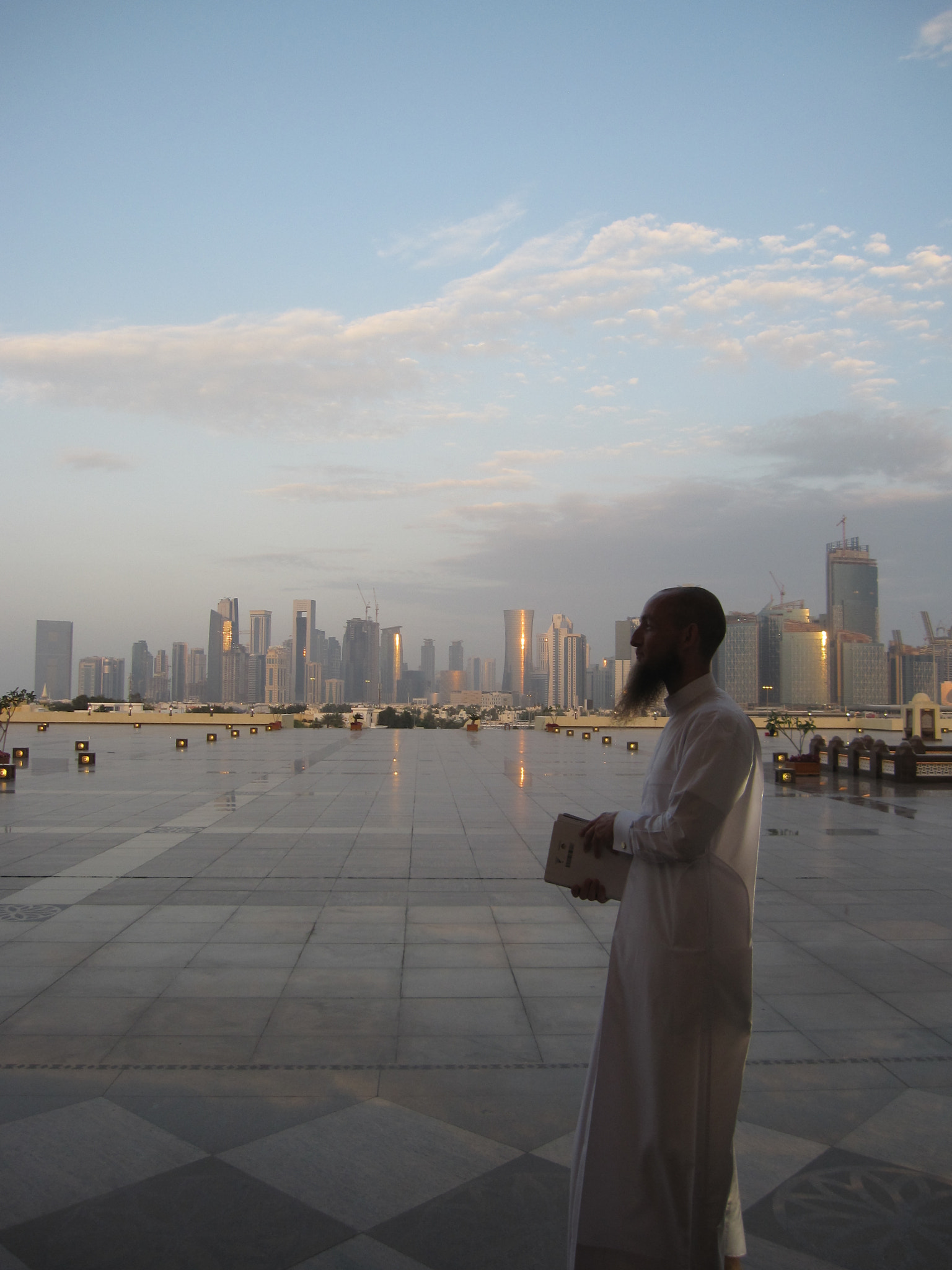 Canon PowerShot SD880 IS (Digital IXUS 870 IS / IXY Digital 920 IS) sample photo. Believer at big mosque doha, february 2014 photography