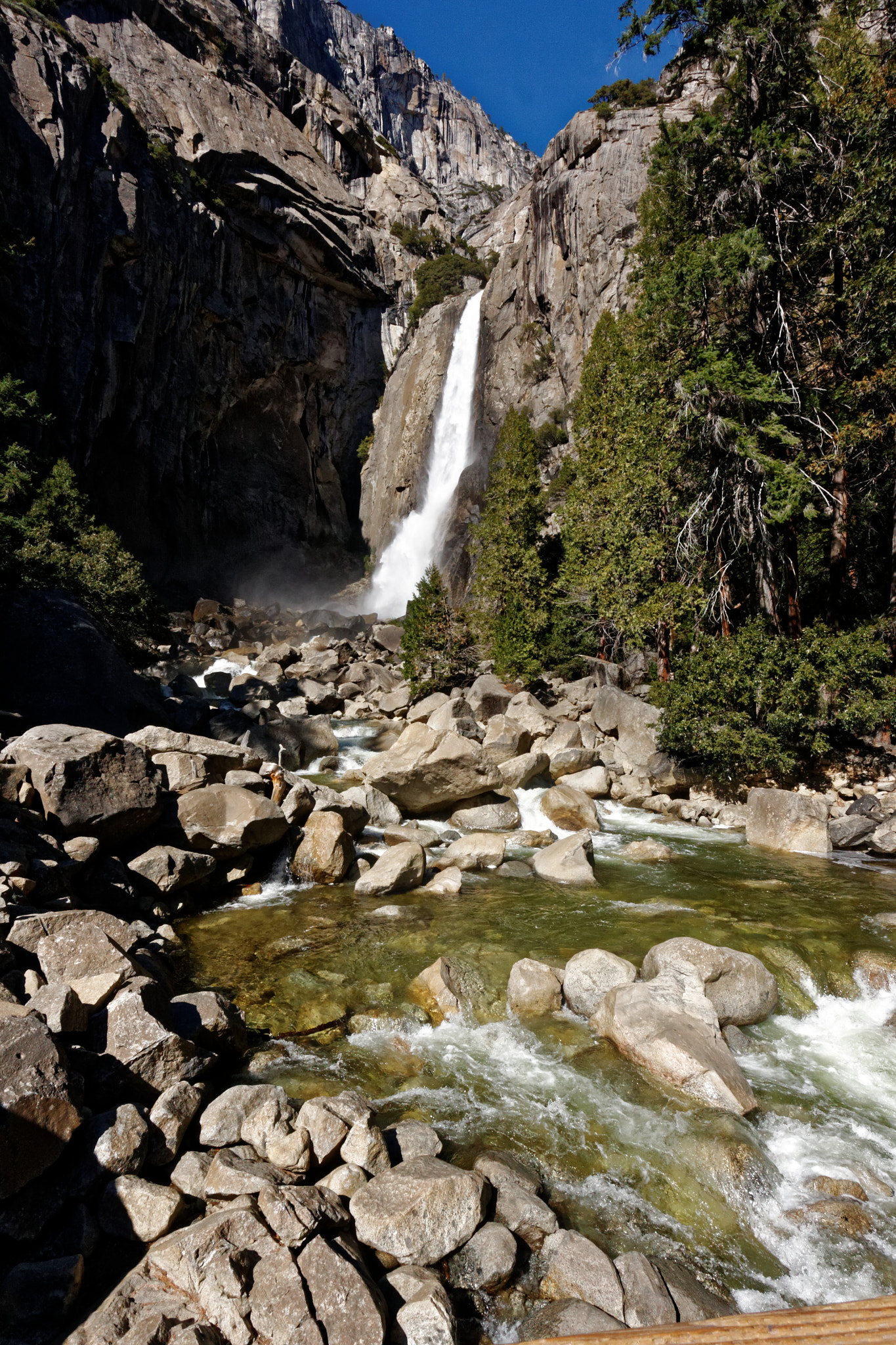 Canon EOS 400D (EOS Digital Rebel XTi / EOS Kiss Digital X) sample photo. Lower yosemite falls photography