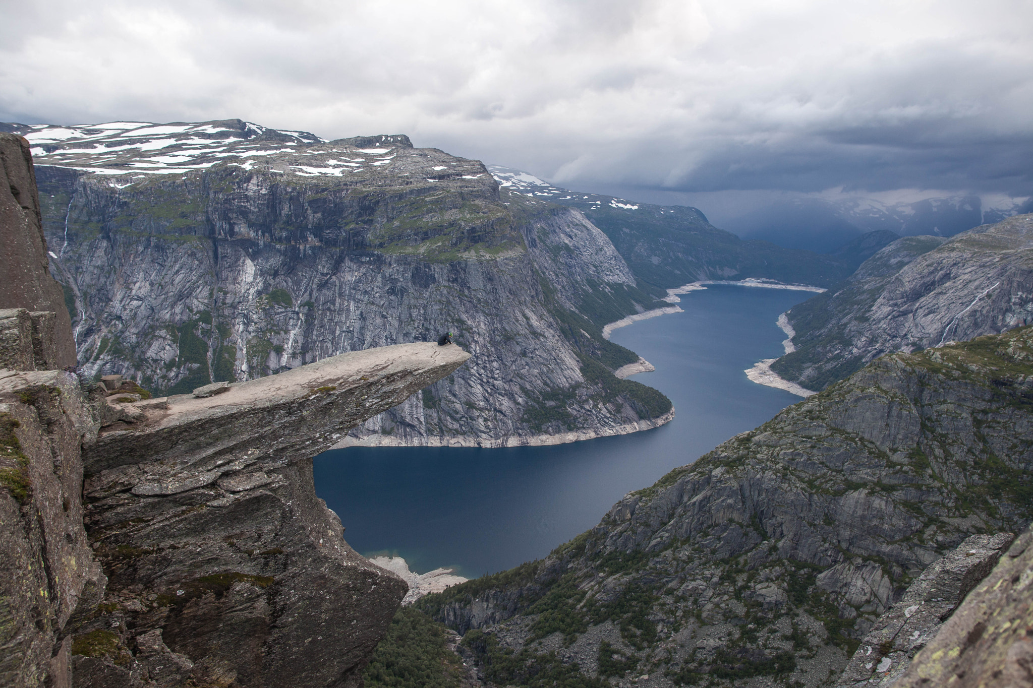 Canon EOS 5D Mark II + Sigma 28mm f/1.8 DG Macro EX sample photo. Trolltunga photography