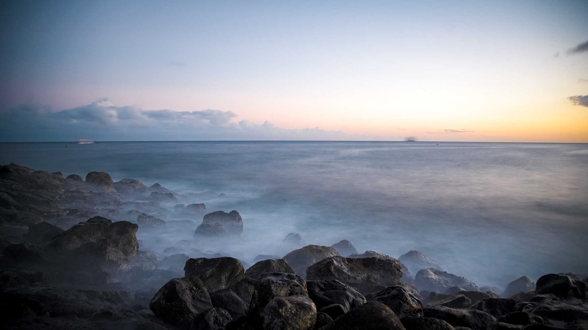 Sony a7S II + 24-105mm F4 G SSM OSS sample photo. Sunset shorebreak photography