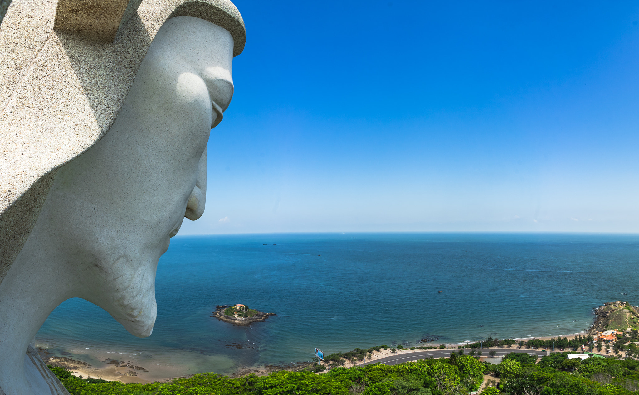 Sony FE 28mm F2 sample photo. Kito in vung tau beach, viet nam photography
