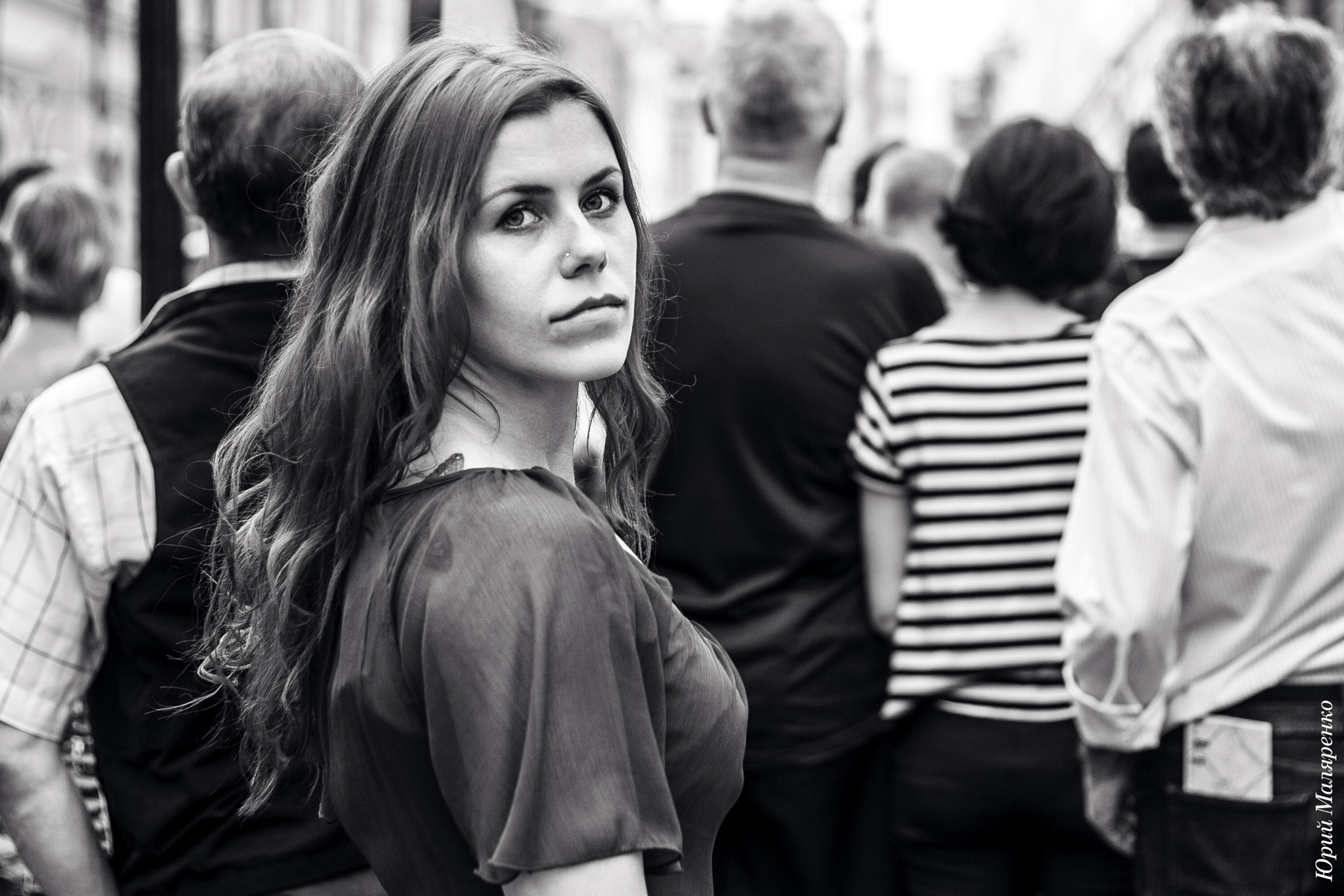 Canon EF 50mm F1.8 II sample photo. One in the crowd / Одна в толпе photography