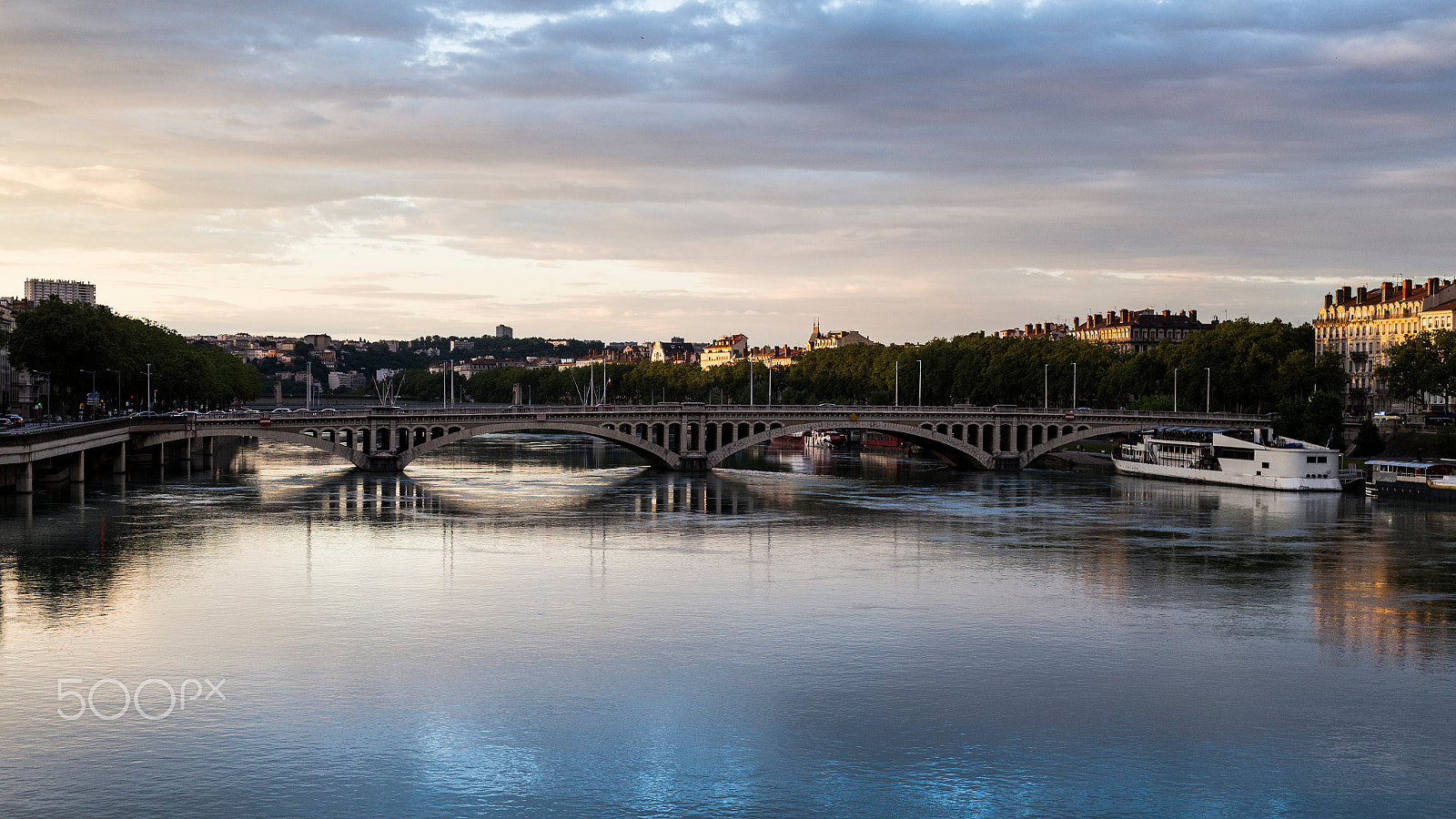 Canon EOS 6D + Canon EF 50mm F1.8 II sample photo. Lyon - le fleuve après l'orage photography