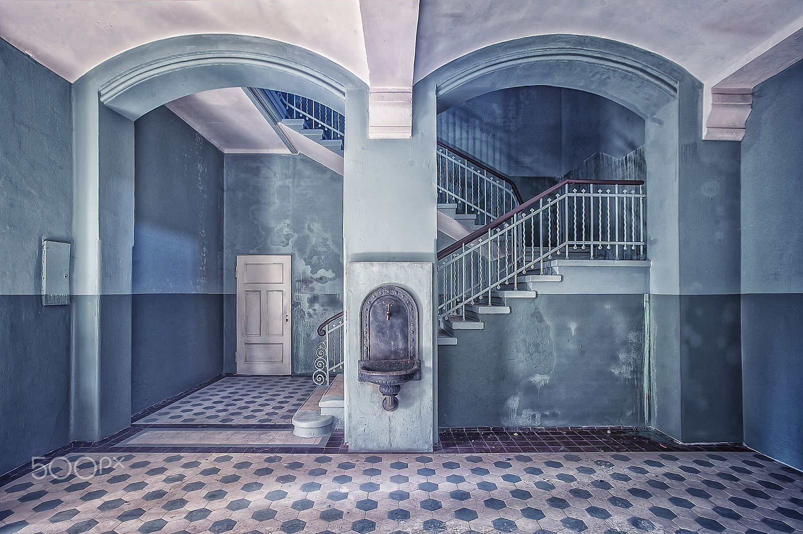 Sigma 17-35mm F2.8-4 EX DG  Aspherical HSM sample photo. Stairs photography