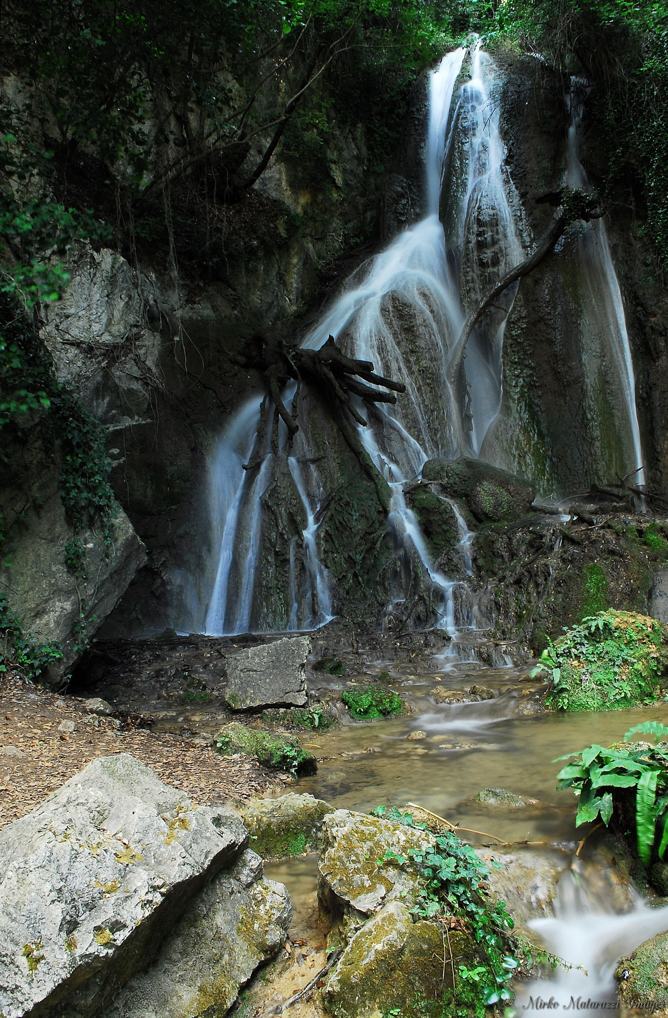 Nikon D200 sample photo. Menotre valley  photography