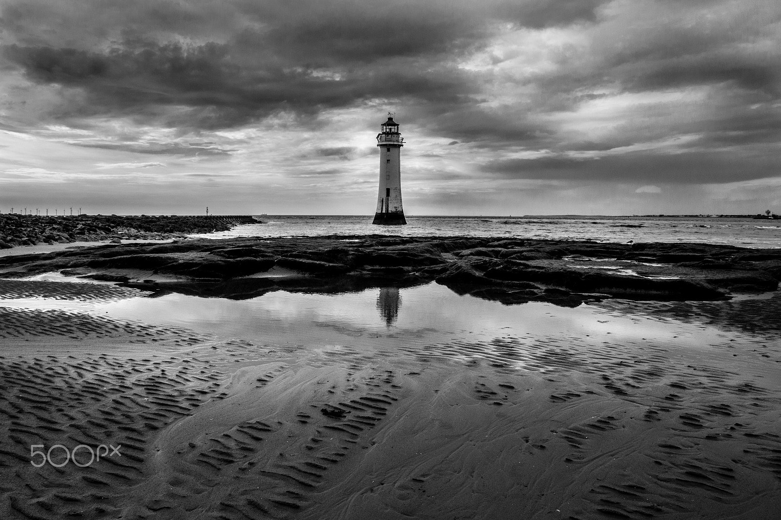 Canon EOS 100D (EOS Rebel SL1 / EOS Kiss X7) + Canon EF 17-40mm F4L USM sample photo. New brighton lighthouse photography