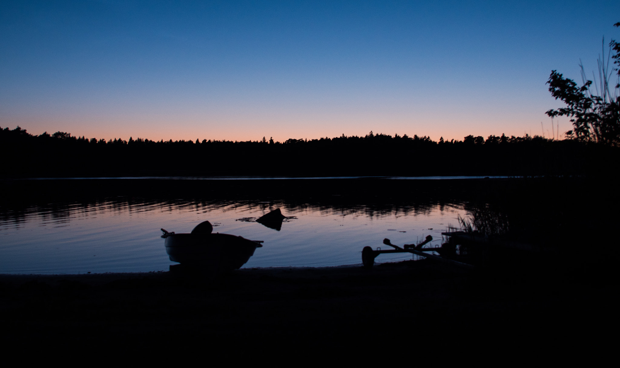 Panasonic Lumix DMC-GH4 sample photo. Silhouette of a boat photography