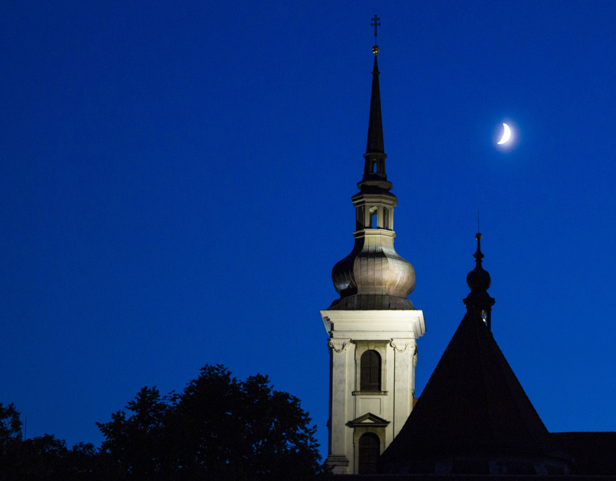 Canon EF-S 17-55mm F2.8 IS USM sample photo. Church in the city of brno photography