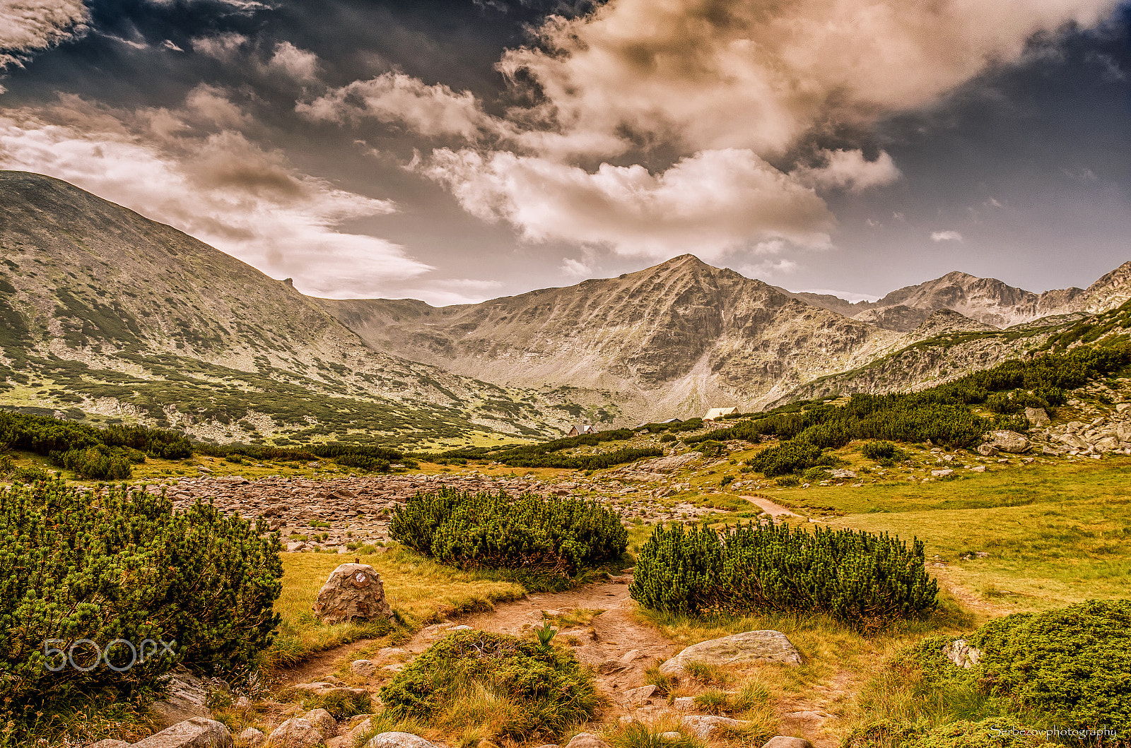 Nikon D5100 + Samyang 16mm F2 ED AS UMC CS sample photo. On the way to mount musala photography