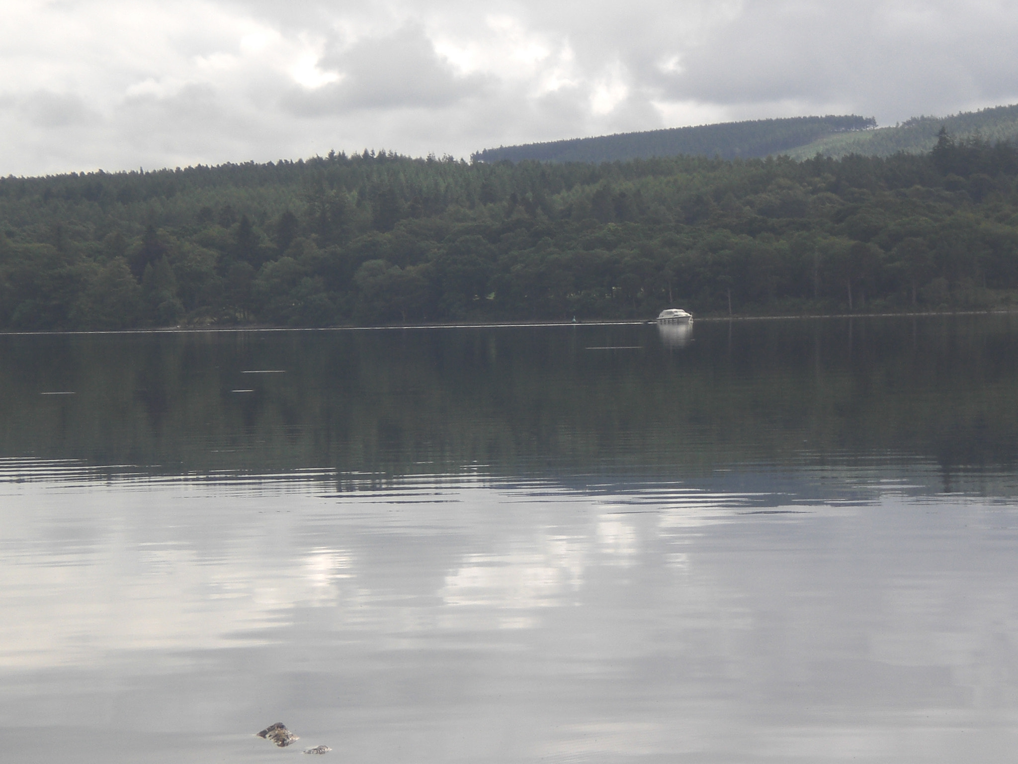 CASIO EX-Z77 sample photo. Clouds in a mirror. photography