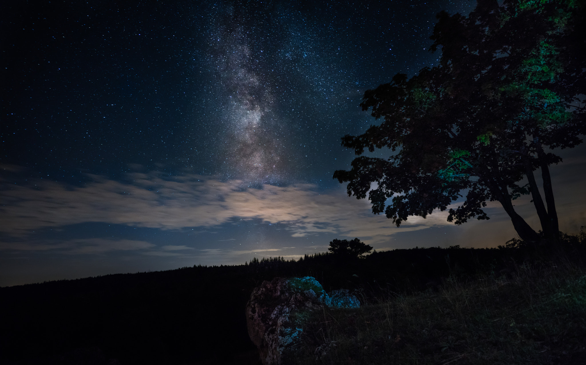 Sony a7R + E 18mm F2.8 sample photo. Milky way ends photography