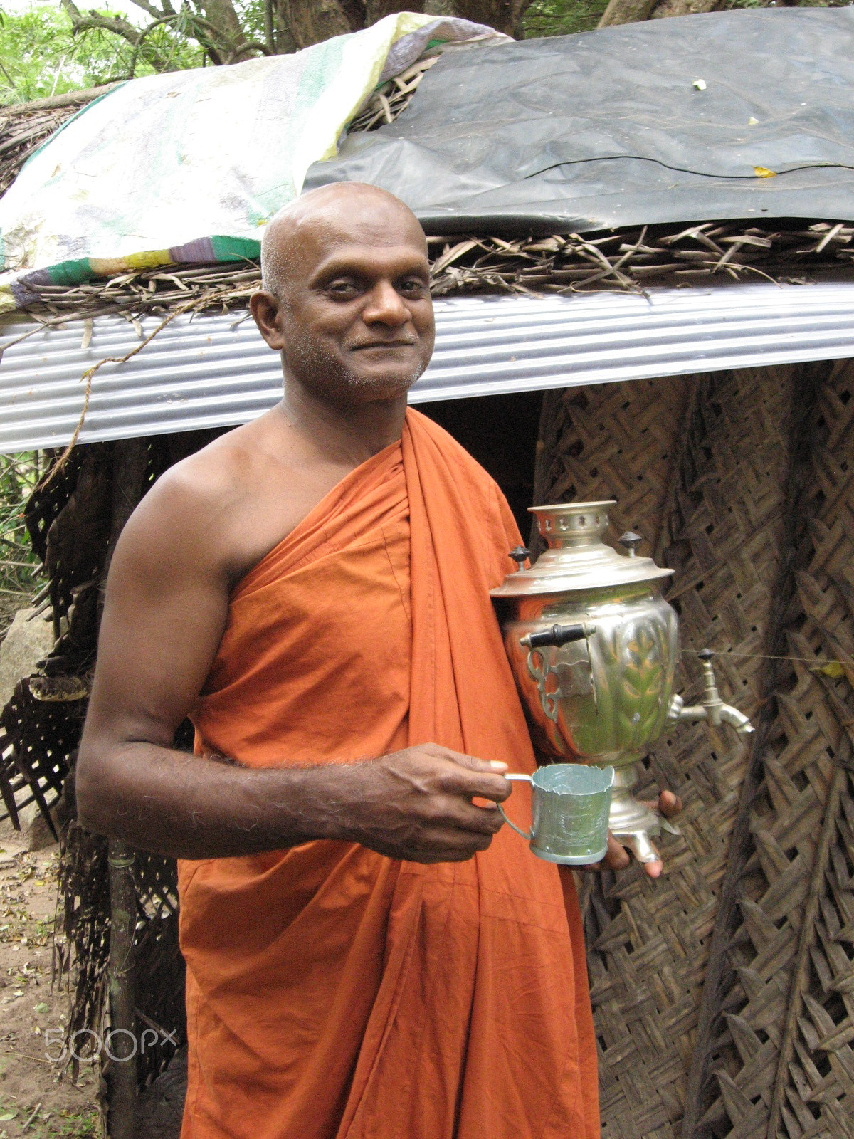 Canon POWERSHOT A550 sample photo. Amata dhama - buddist monk with russian samovar photography