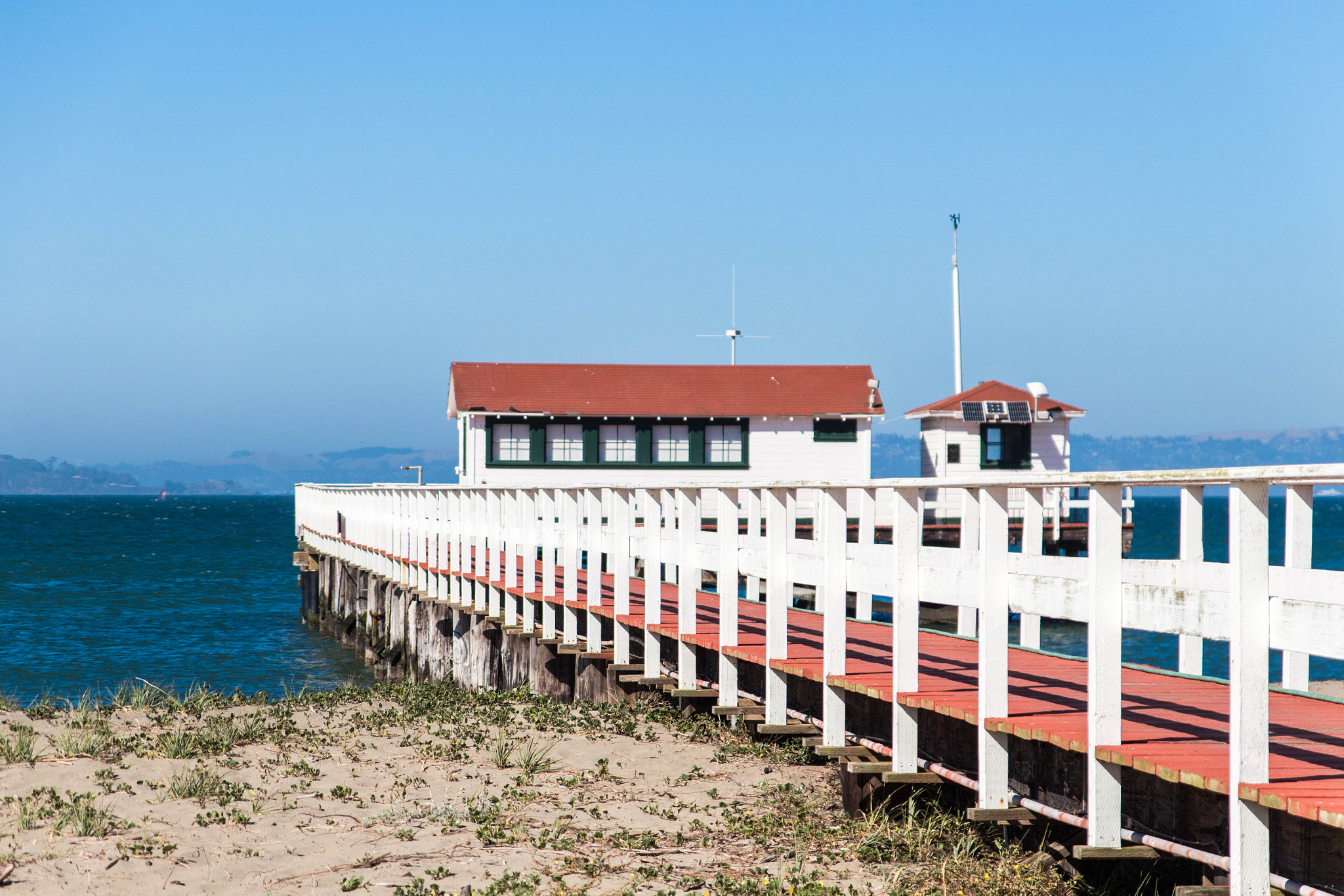 Canon EOS 100D (EOS Rebel SL1 / EOS Kiss X7) sample photo. Sea house photography