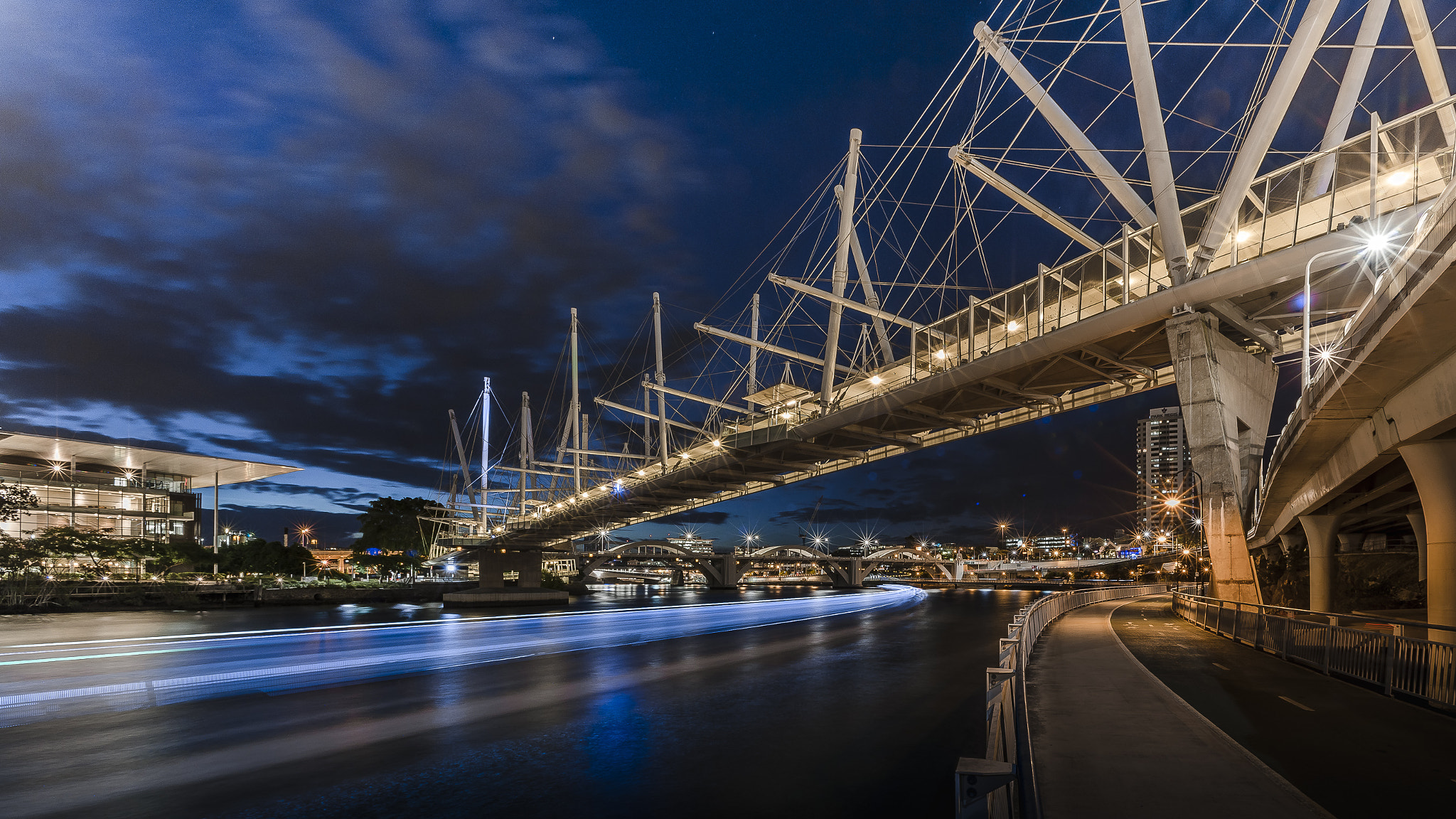 Nikon D600 + Nikon AF Nikkor 14mm F2.8D ED sample photo. Spiky bridge photography