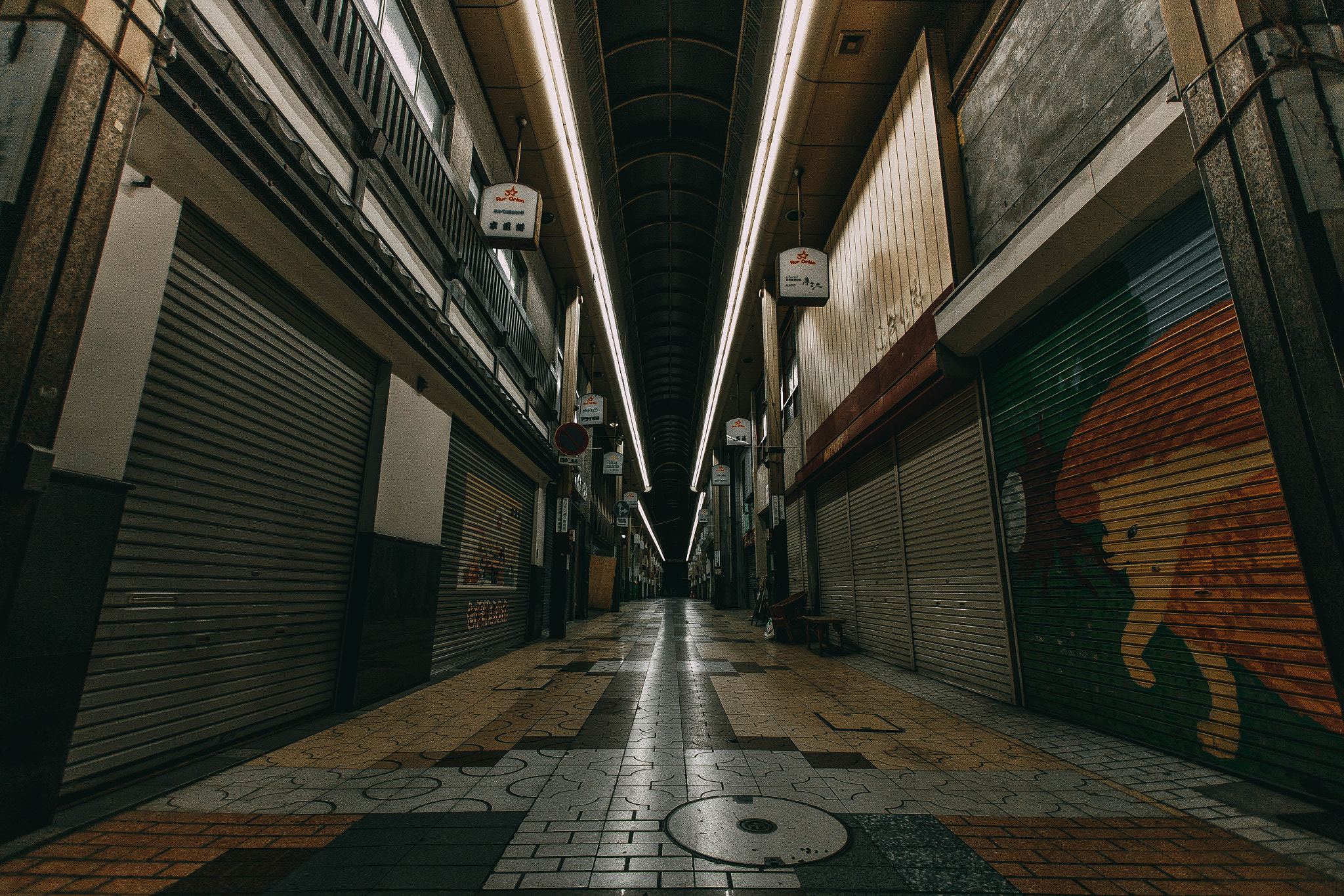 Canon EOS 700D (EOS Rebel T5i / EOS Kiss X7i) sample photo. Orion street - shopping mall photography