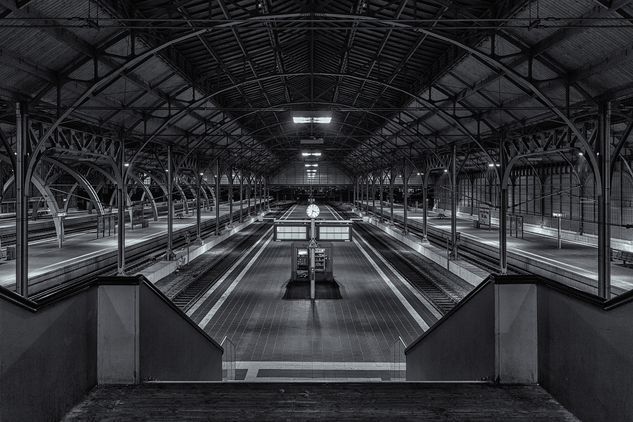 Canon EOS 6D + Canon EF 28mm F2.8 IS USM sample photo. Lübeck train station photography