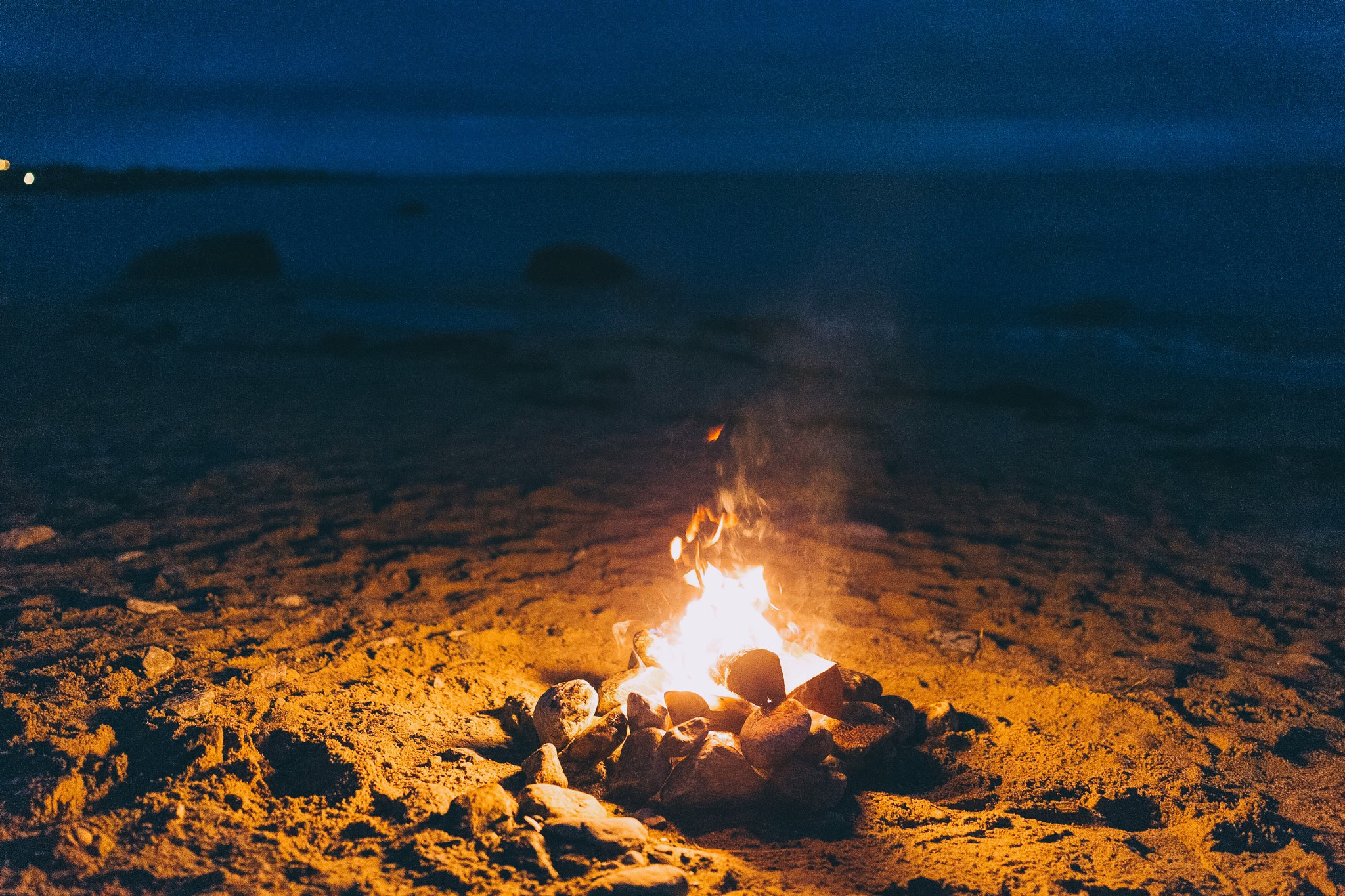 Canon EF 35mm F1.4L II USM sample photo. Summer campfire on the west coast photography