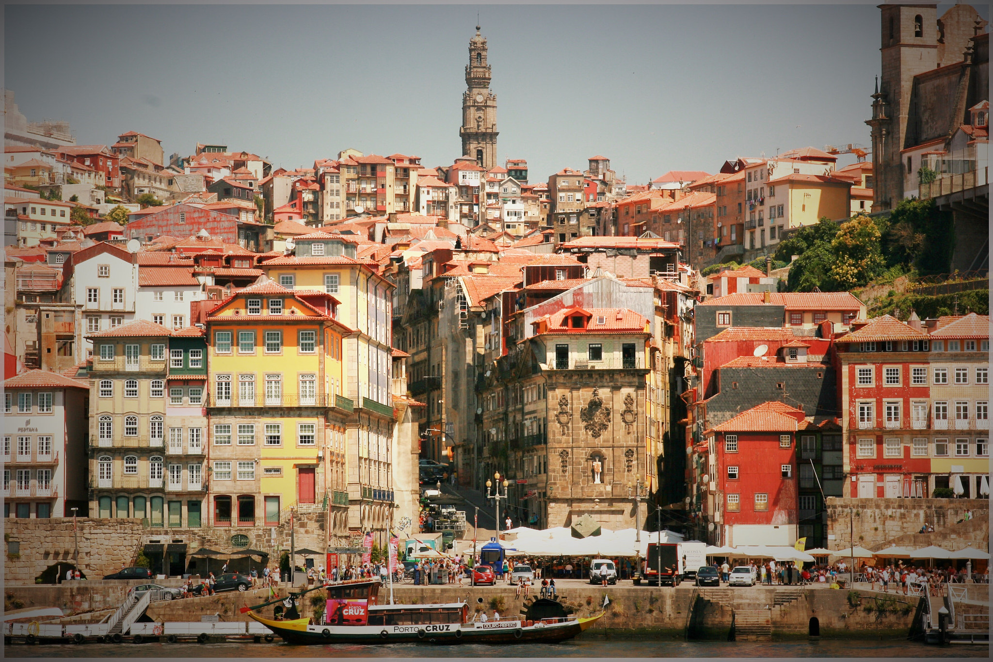 Canon EOS 400D (EOS Digital Rebel XTi / EOS Kiss Digital X) + Canon EF 24-105mm F4L IS USM sample photo. Ribeira, porto. photography