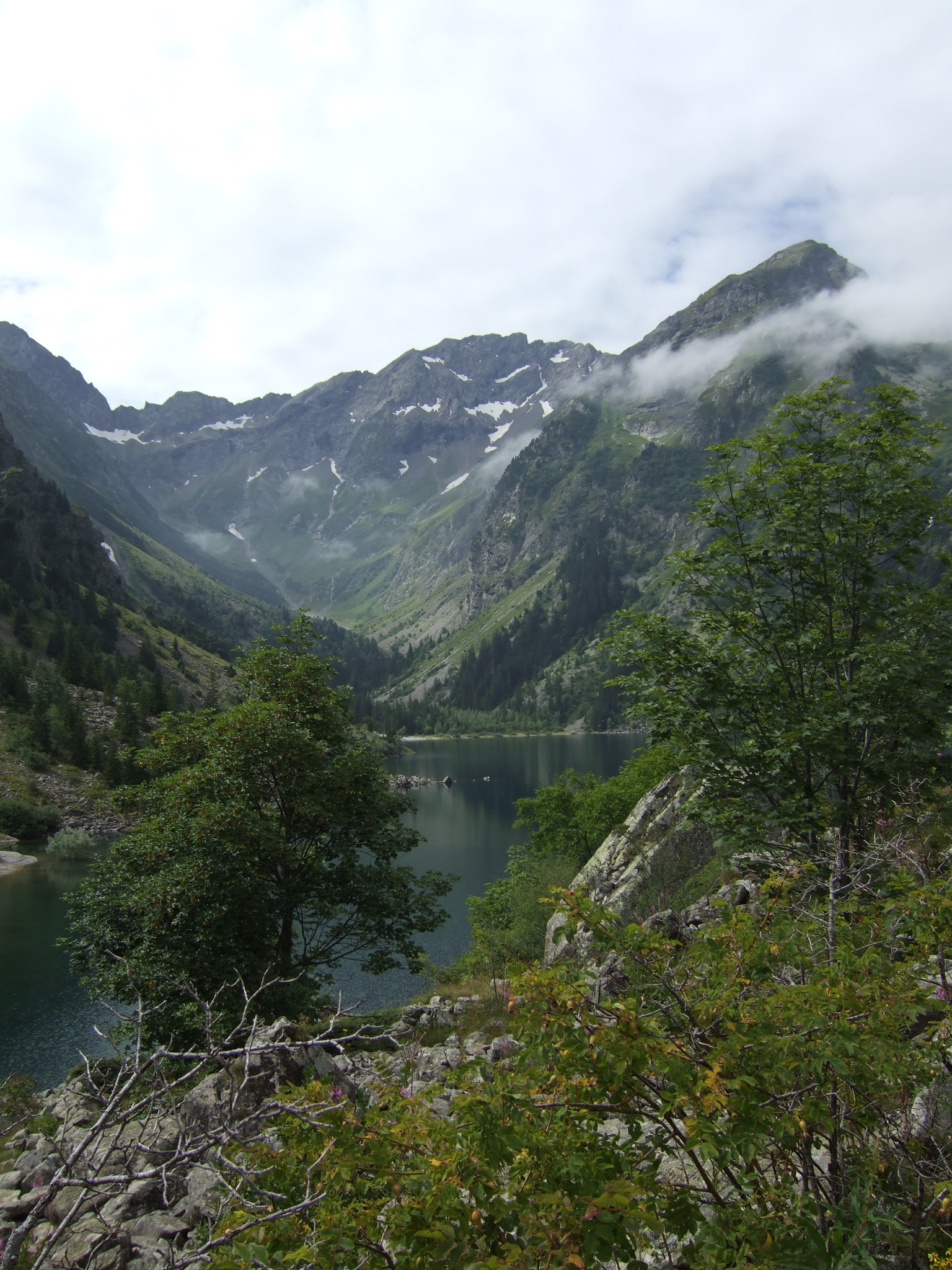 Fujifilm FinePix E900 sample photo. Lac lauvitel, isère  photography