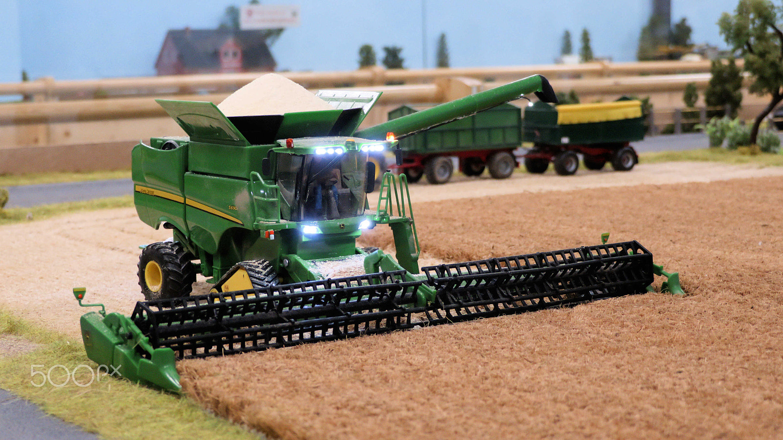 Canon XC10 sample photo. John deere s690i harvester photography