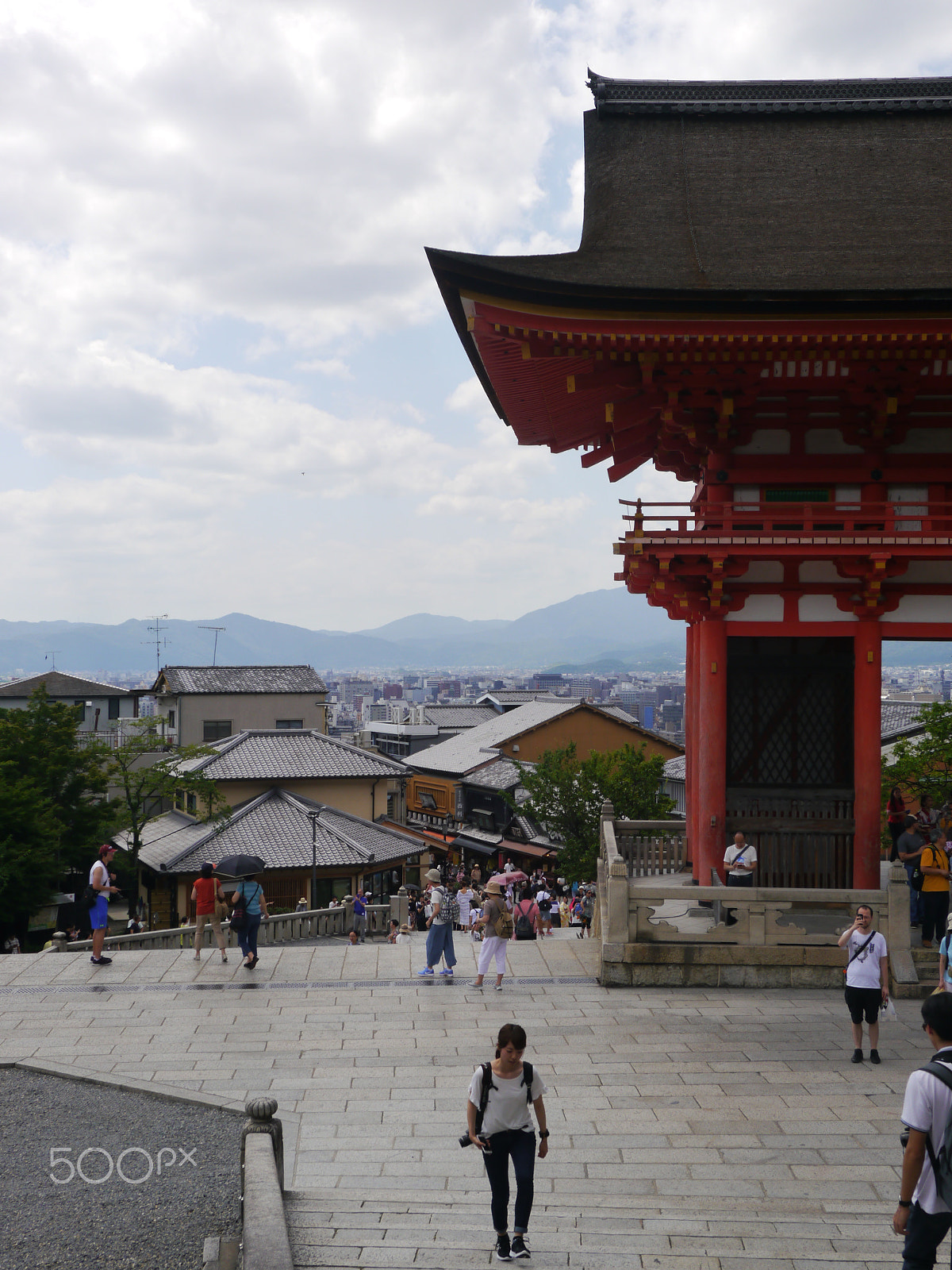 LUMIX G VARIO PZ 14-42/F3.5-5.6 sample photo. Temple and street photography