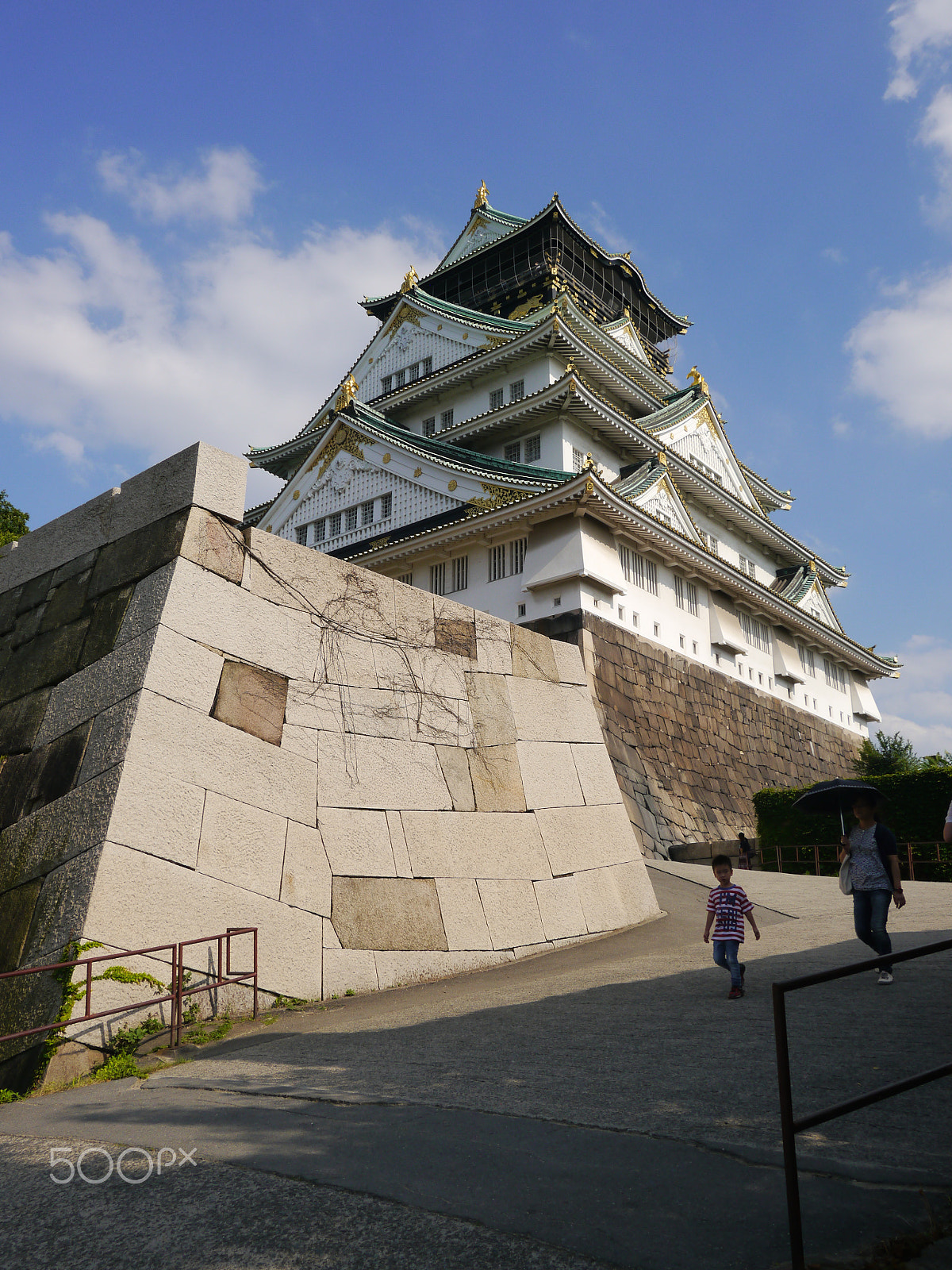 Panasonic Lumix DMC-G5 + LUMIX G VARIO PZ 14-42/F3.5-5.6 sample photo. Osaka castle photography