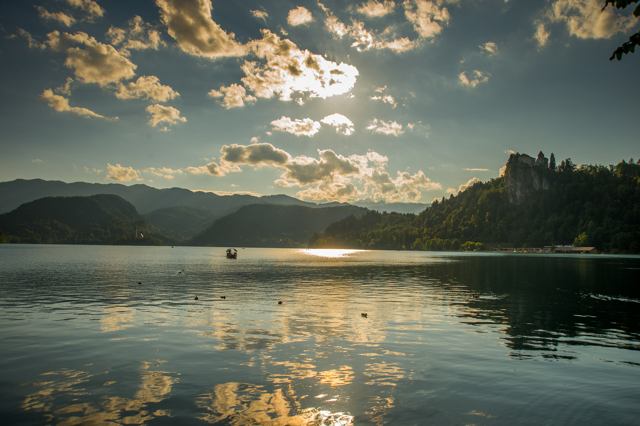 AF Zoom-Nikkor 24-120mm f/3.5-5.6D IF sample photo. Sunset on lake bled photography