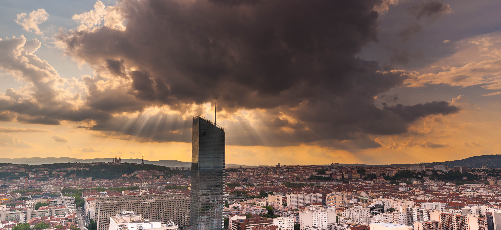 Nikon D3 + Nikon AF-S Nikkor 50mm F1.4G sample photo. Through the clouds photography