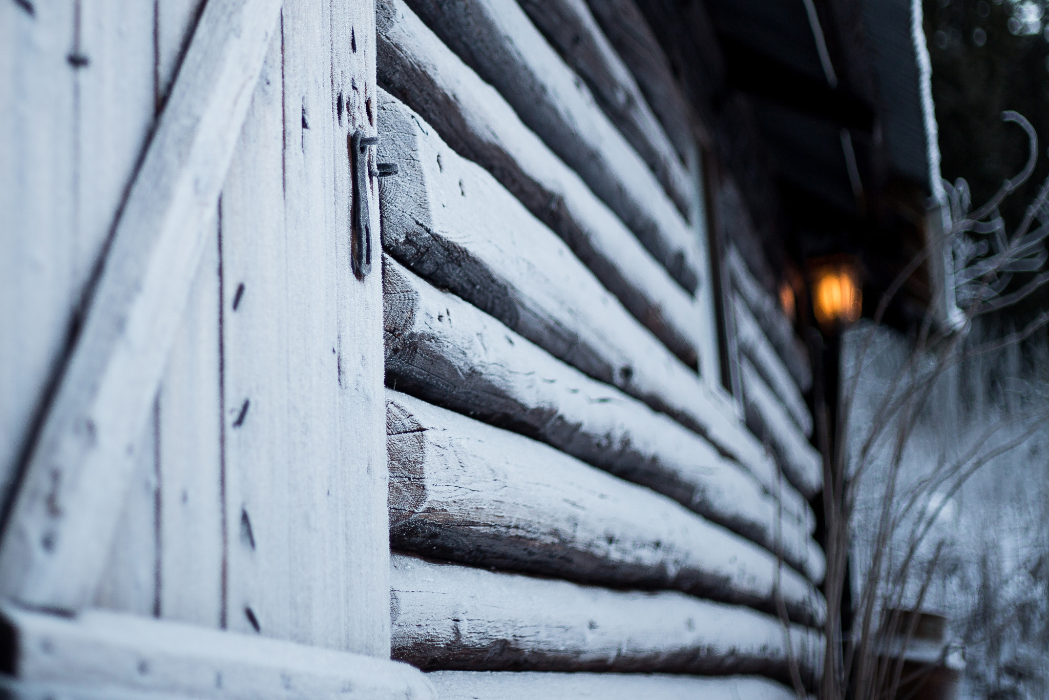 Canon EOS 6D + Canon EF 50mm F1.8 II sample photo. Frozen cabin in the woods photography